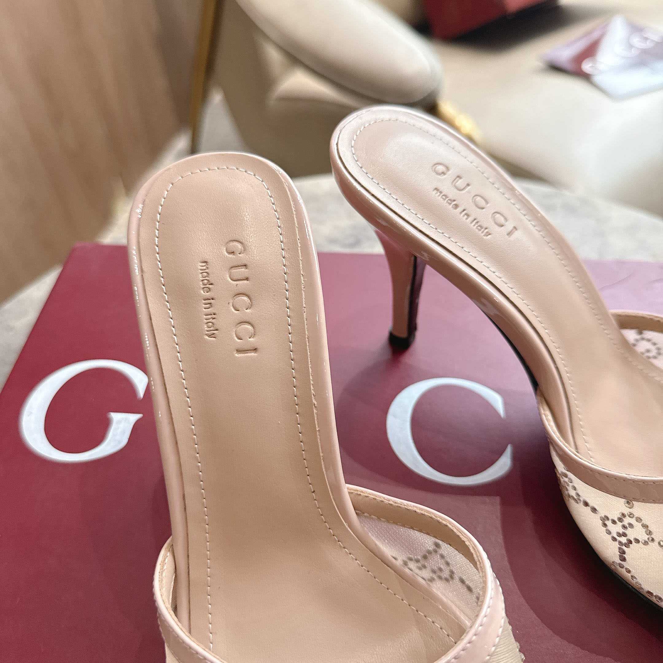 Gucci Women's crystal slide sandal - FashionPlug