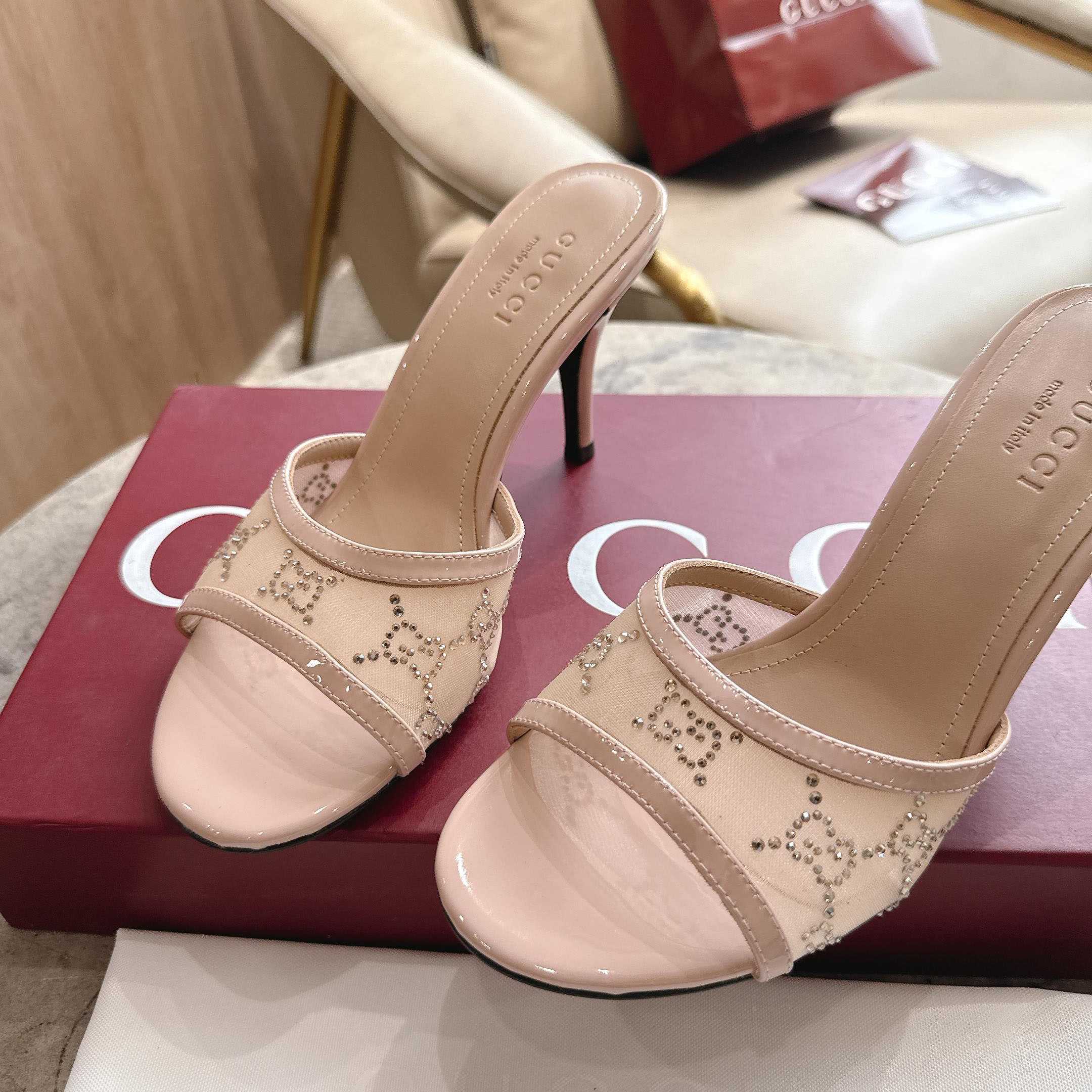 Gucci Women's crystal slide sandal - FashionPlug