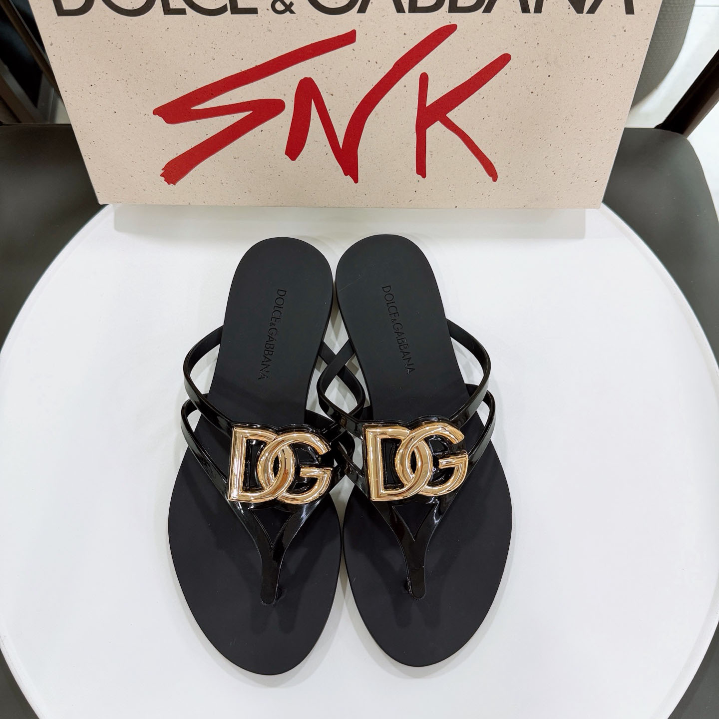 Dolce & Gabbana Rubber Beachwear Slides With Logo - FashionPlug
