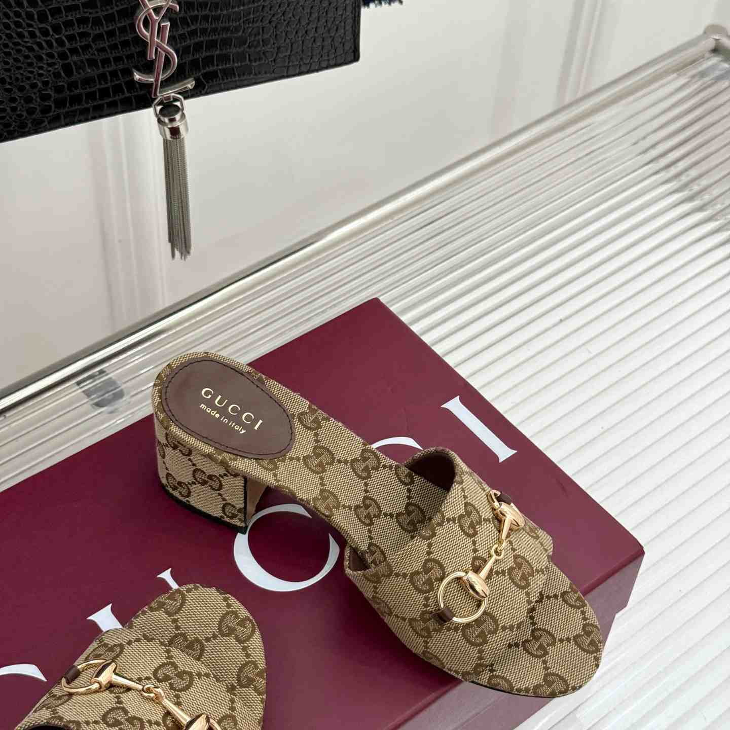 Gucci Women's slide sandal with Horsebit - FashionPlug