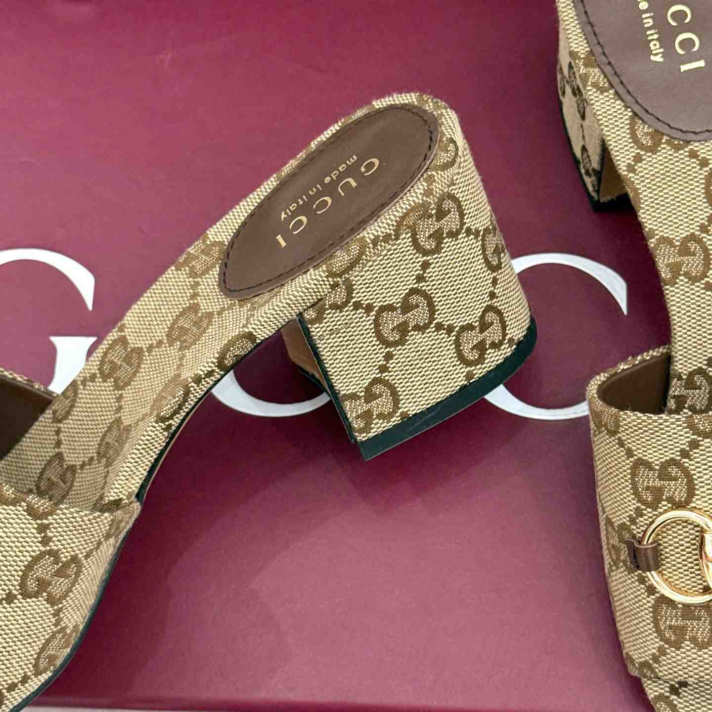 Gucci Women's slide sandal with Horsebit - FashionPlug