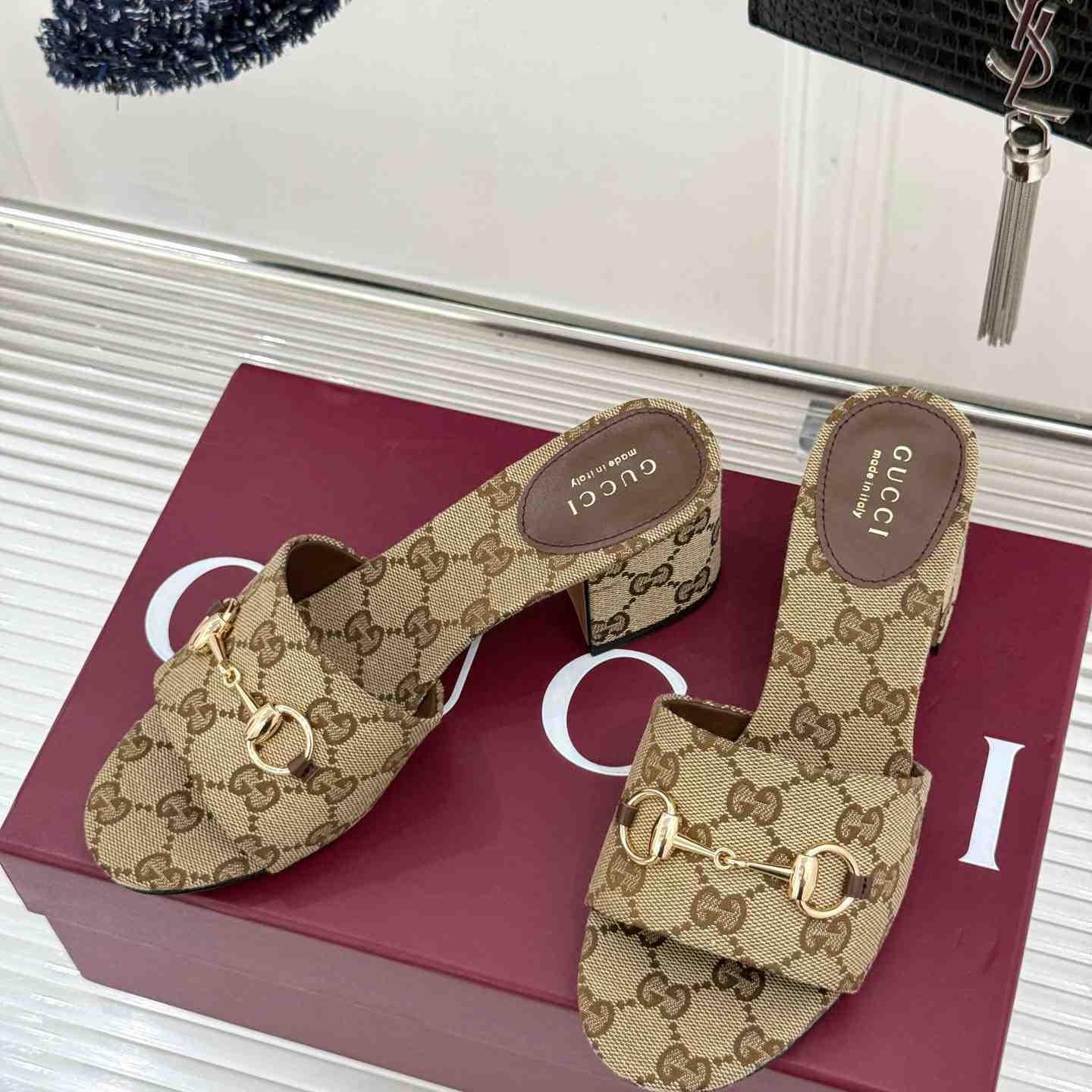 Gucci Women's slide sandal with Horsebit - FashionPlug