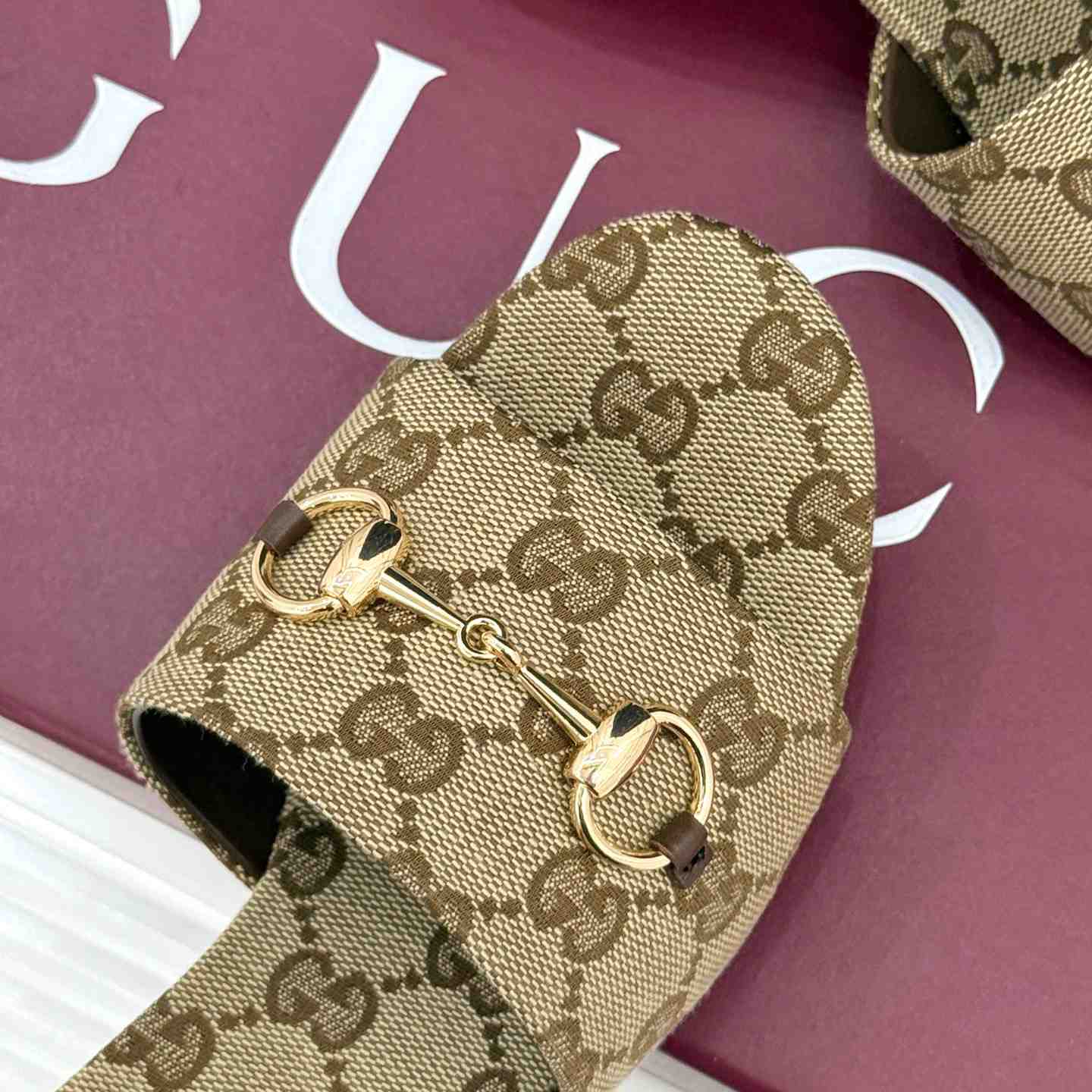 Gucci Women's slide sandal with Horsebit - FashionPlug