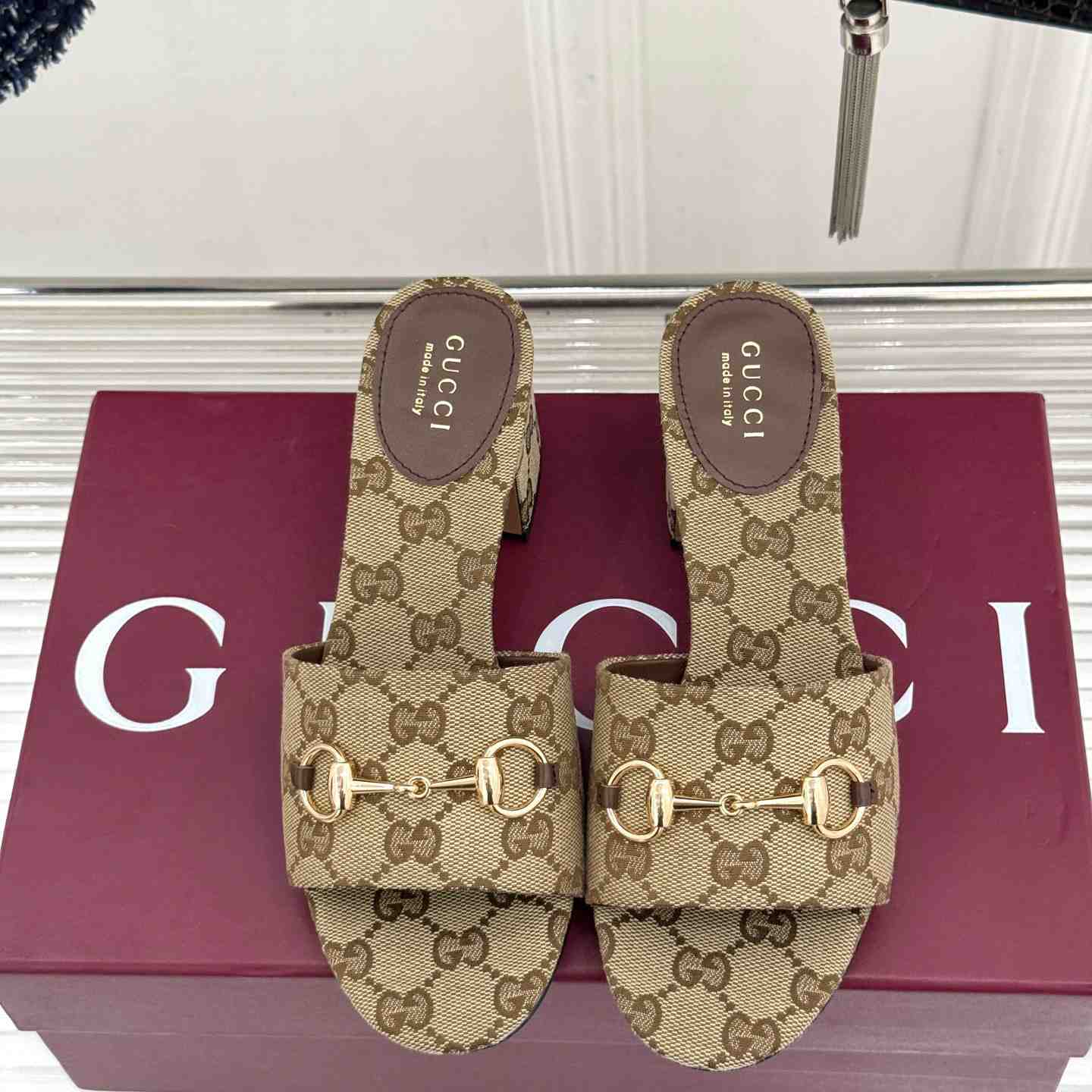 Gucci Women's slide sandal with Horsebit - FashionPlug