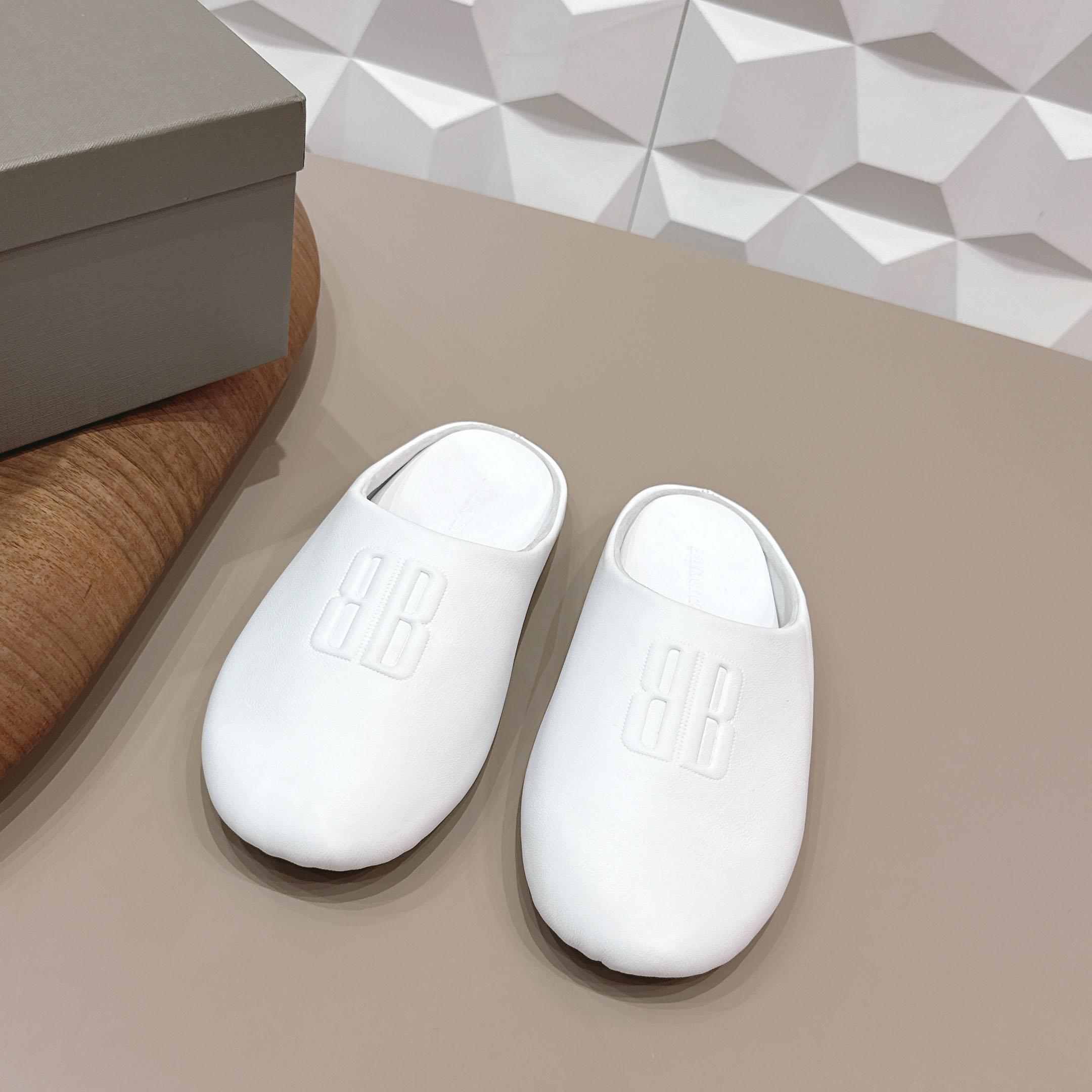 Balenciaga Château Flat Mules - FashionPlug
