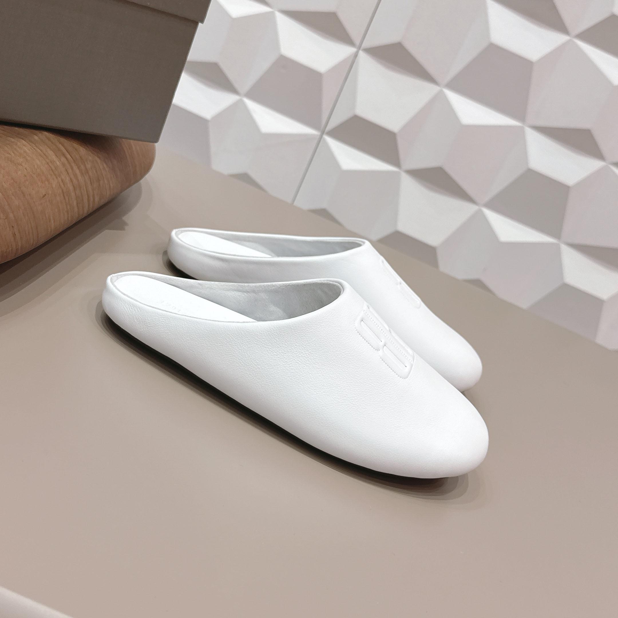 Balenciaga Château Flat Mules - FashionPlug