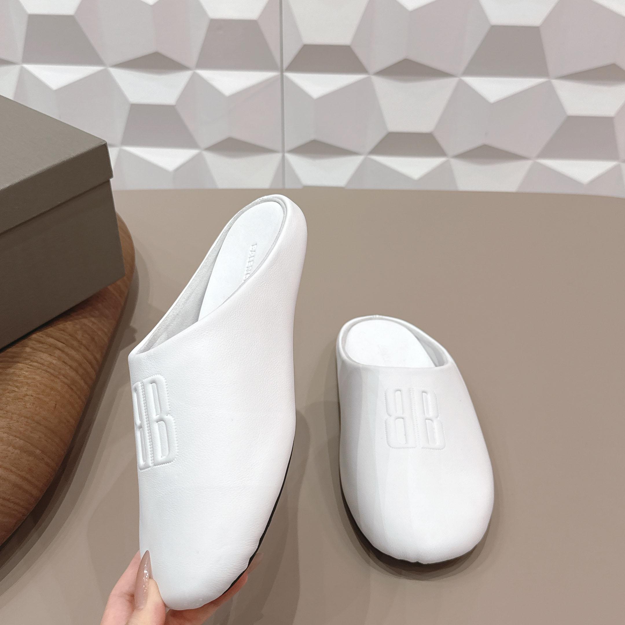 Balenciaga Château Flat Mules - FashionPlug