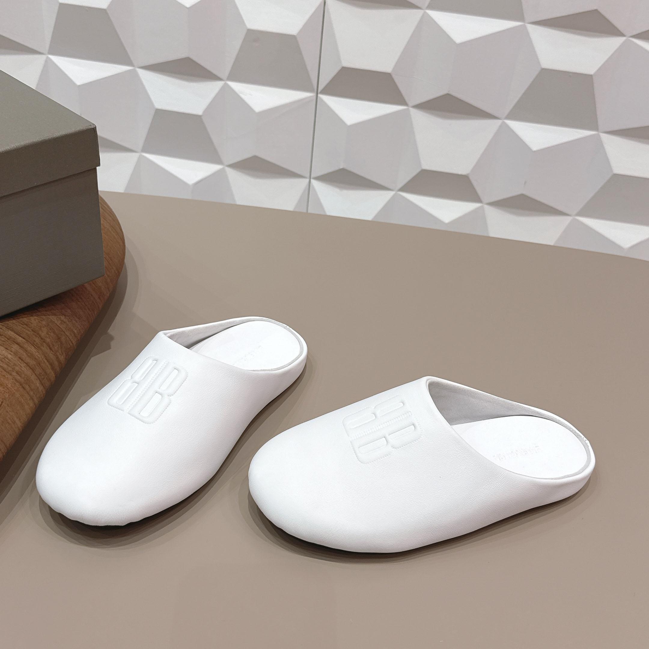 Balenciaga Château Flat Mules - FashionPlug