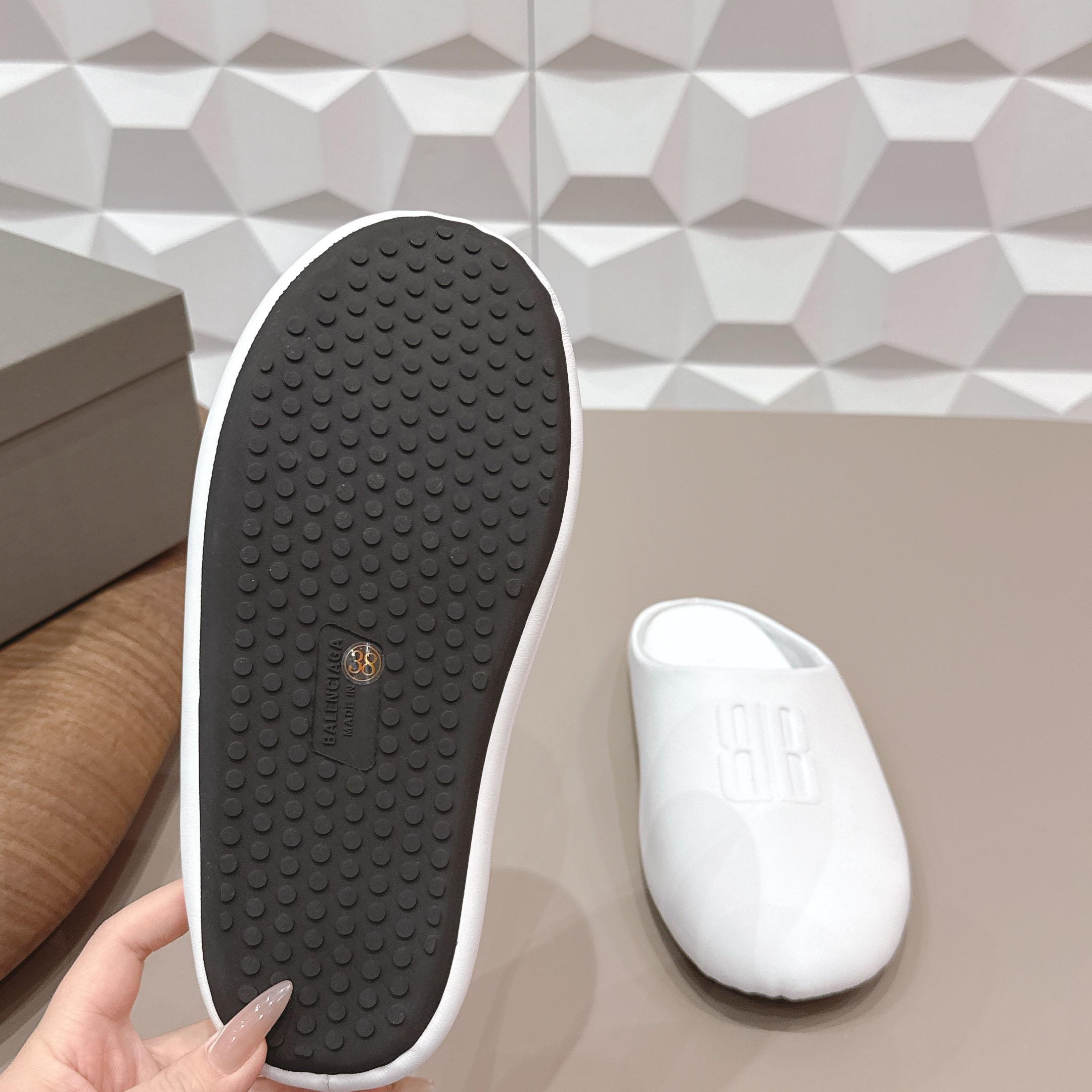 Balenciaga Château Flat Mules - FashionPlug