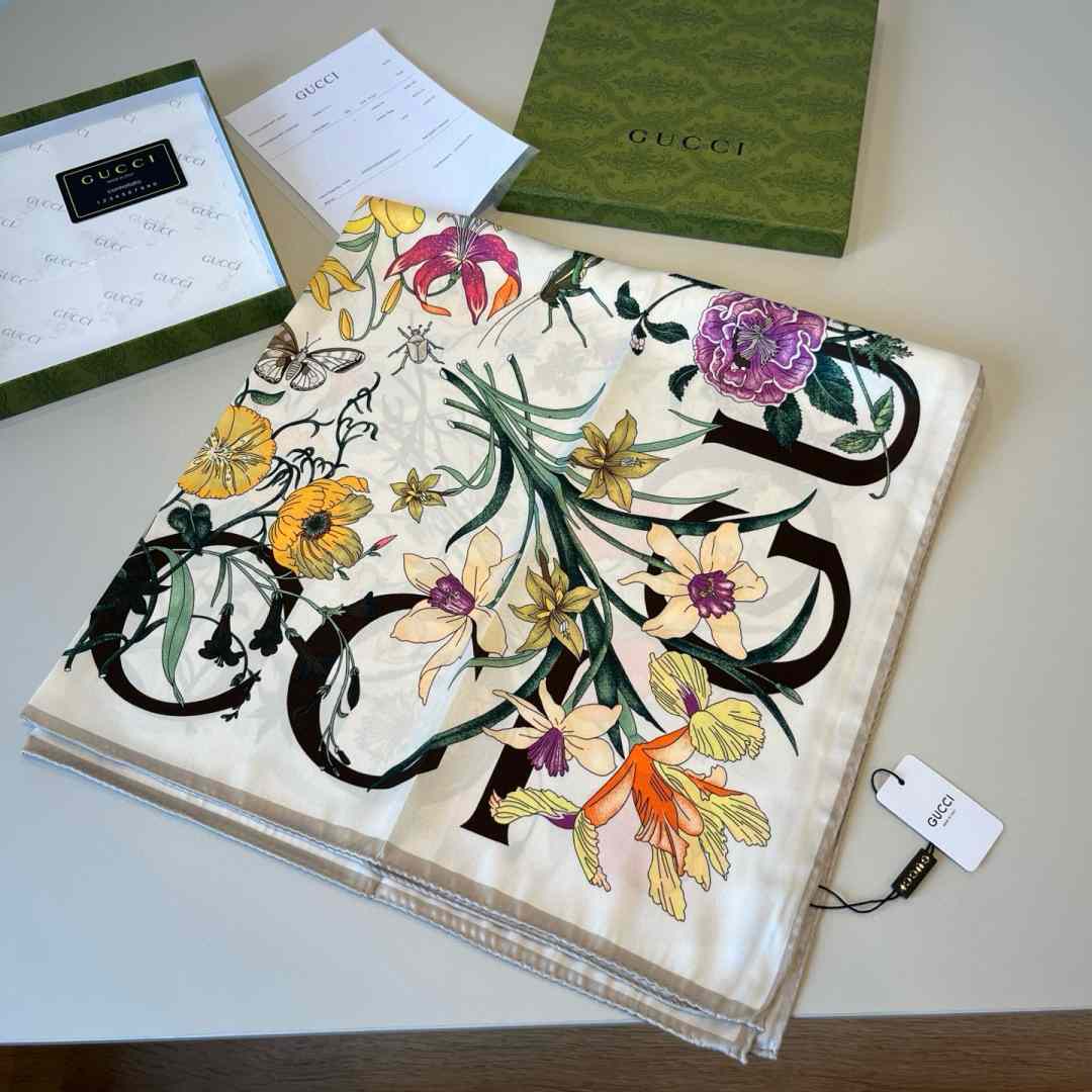Gucci Floral Print Silk Carré Silk - FashionPlug