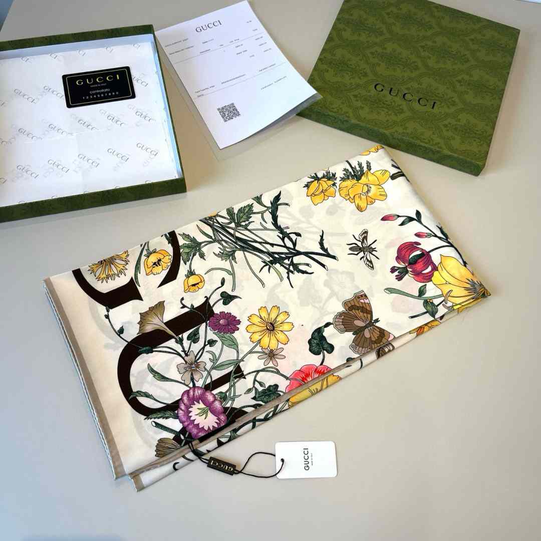 Gucci Floral Print Silk Carré Silk - FashionPlug