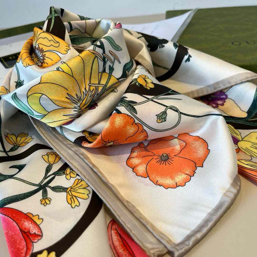 Gucci Floral Print Silk Carré Silk - FashionPlug