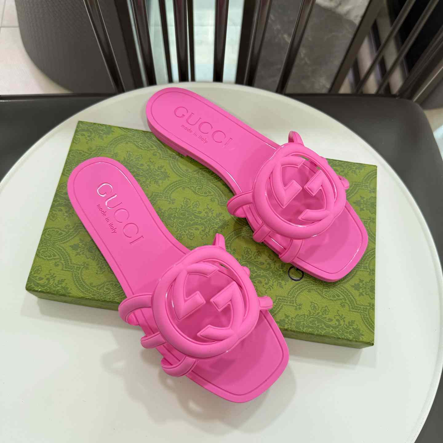 Gucci Wmns Interlocking G Slide Sandal - FashionPlug