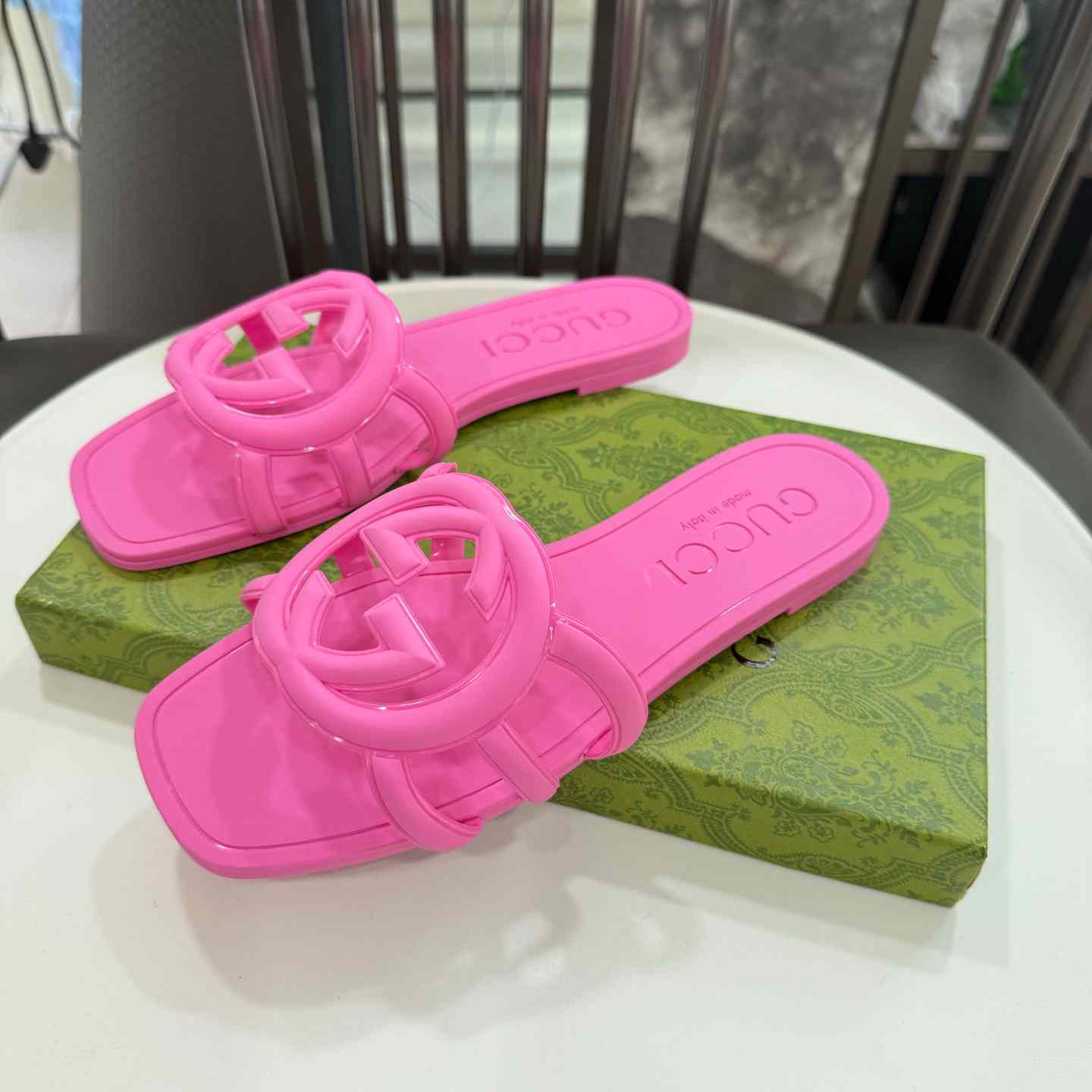 Gucci Wmns Interlocking G Slide Sandal - FashionPlug