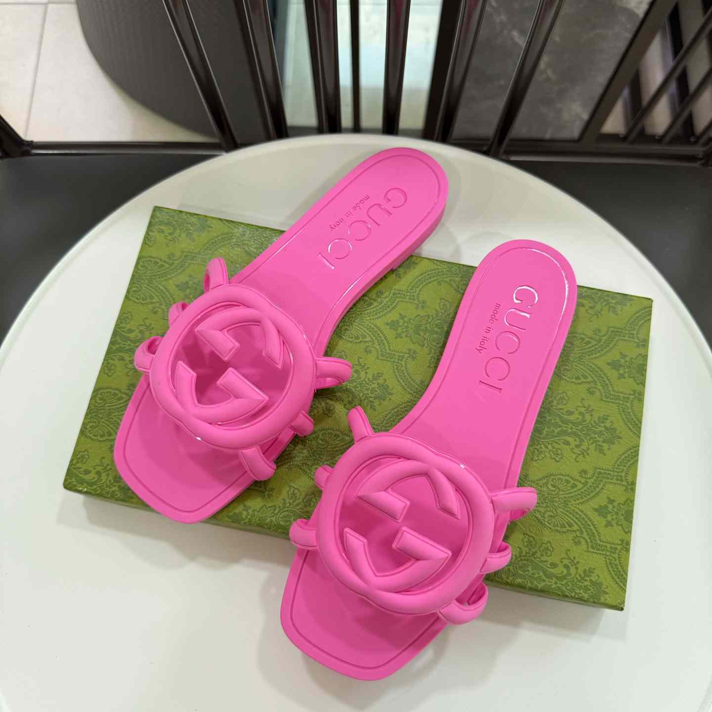 Gucci Wmns Interlocking G Slide Sandal - FashionPlug