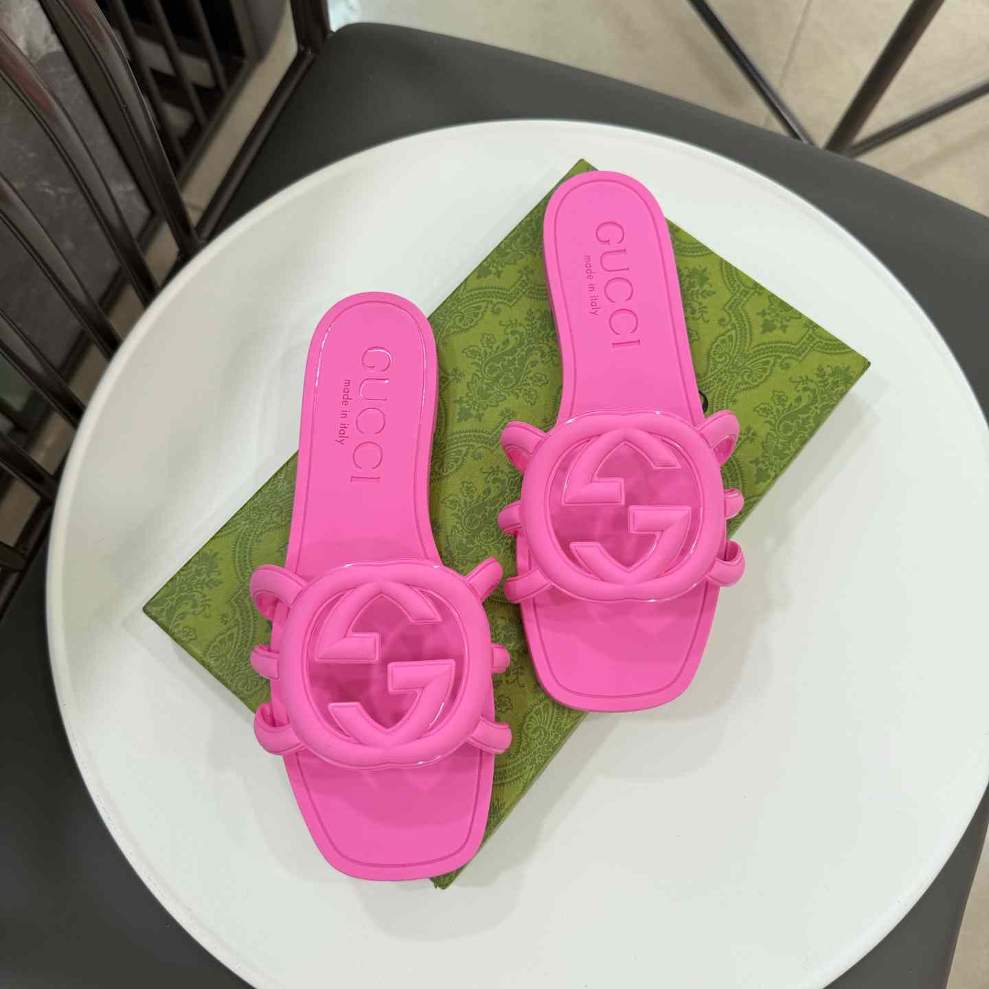 Gucci Wmns Interlocking G Slide Sandal - FashionPlug