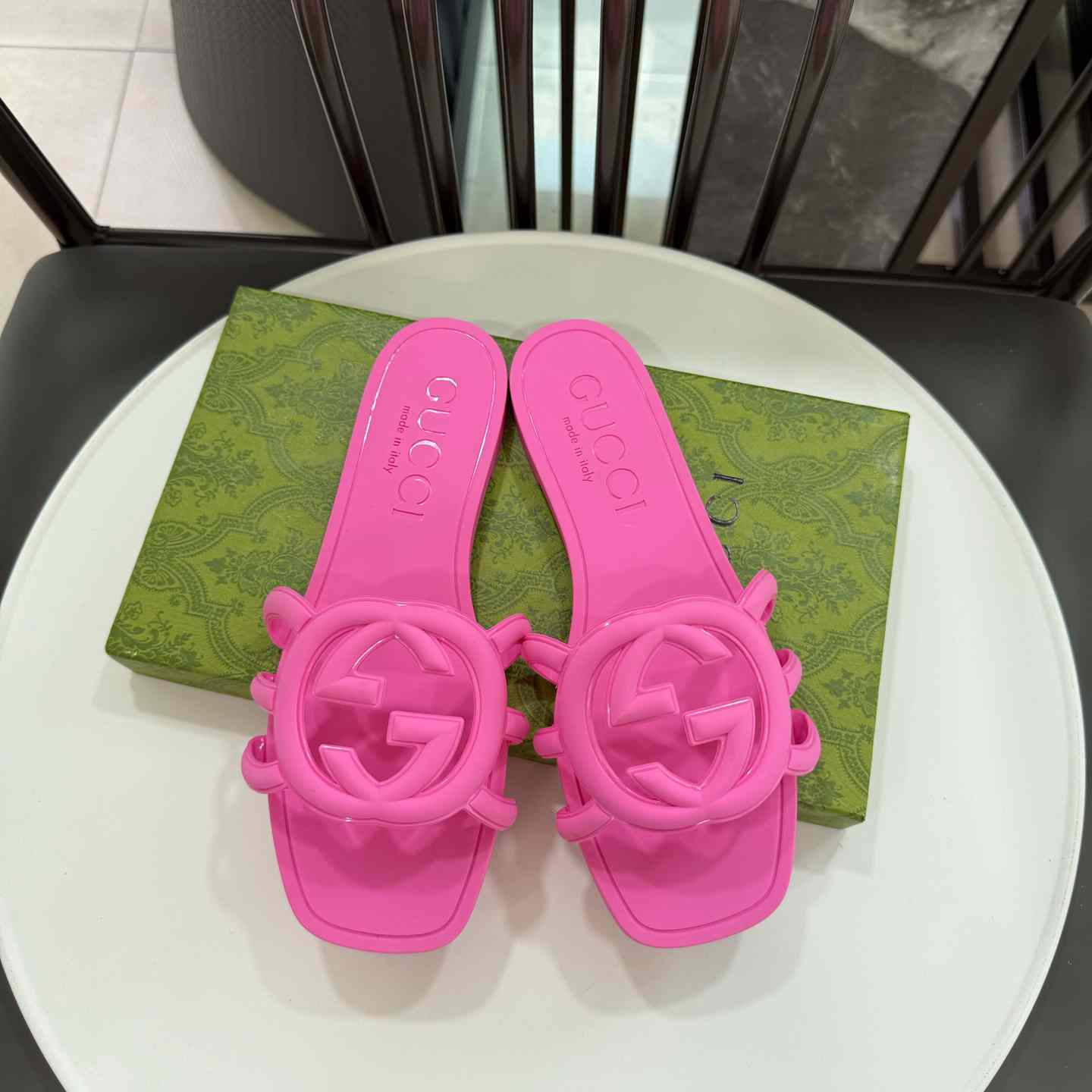 Gucci Wmns Interlocking G Slide Sandal - FashionPlug