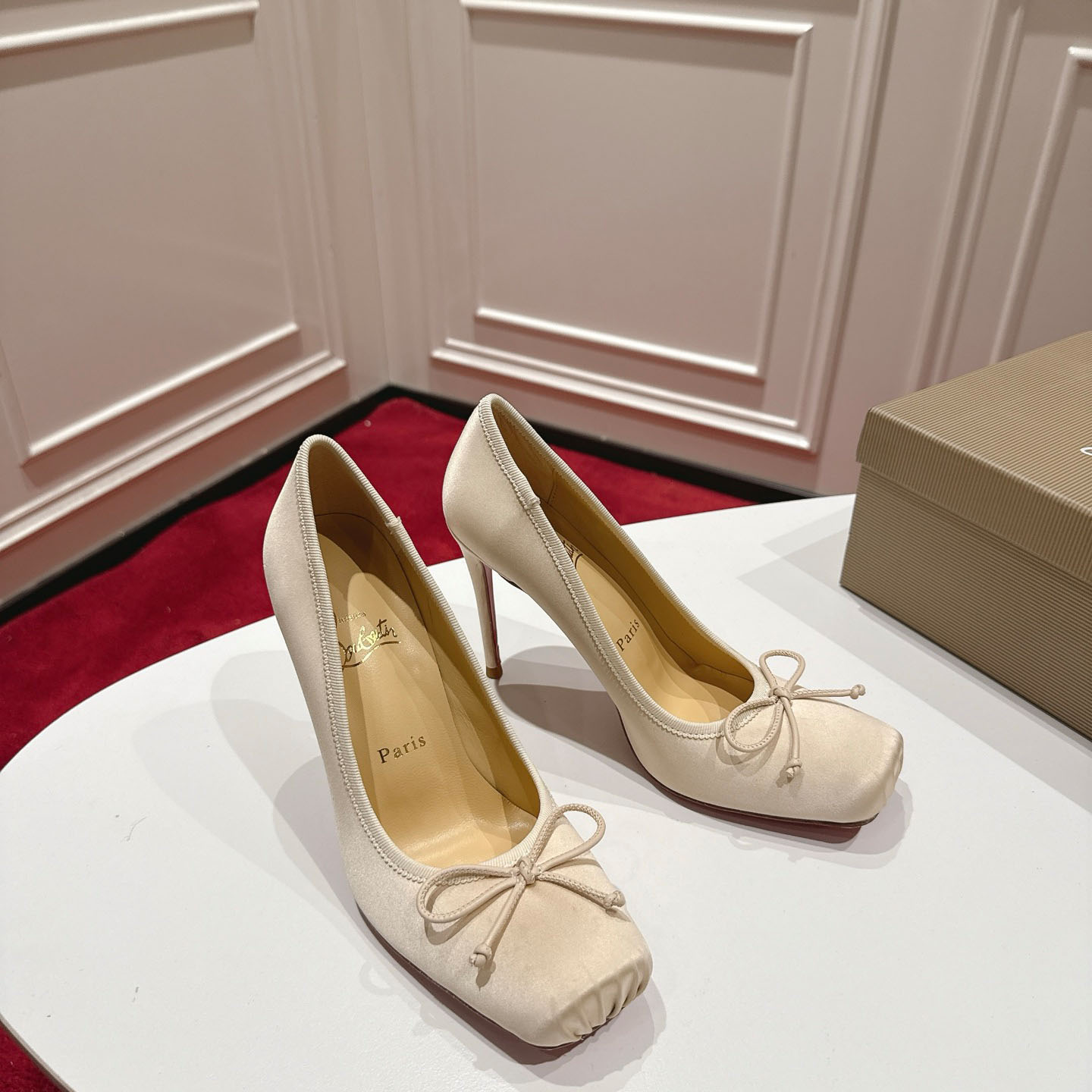 Christian Louboutin Cassia Nodo 100 mm Pumps  Crepe Satin - FashionPlug