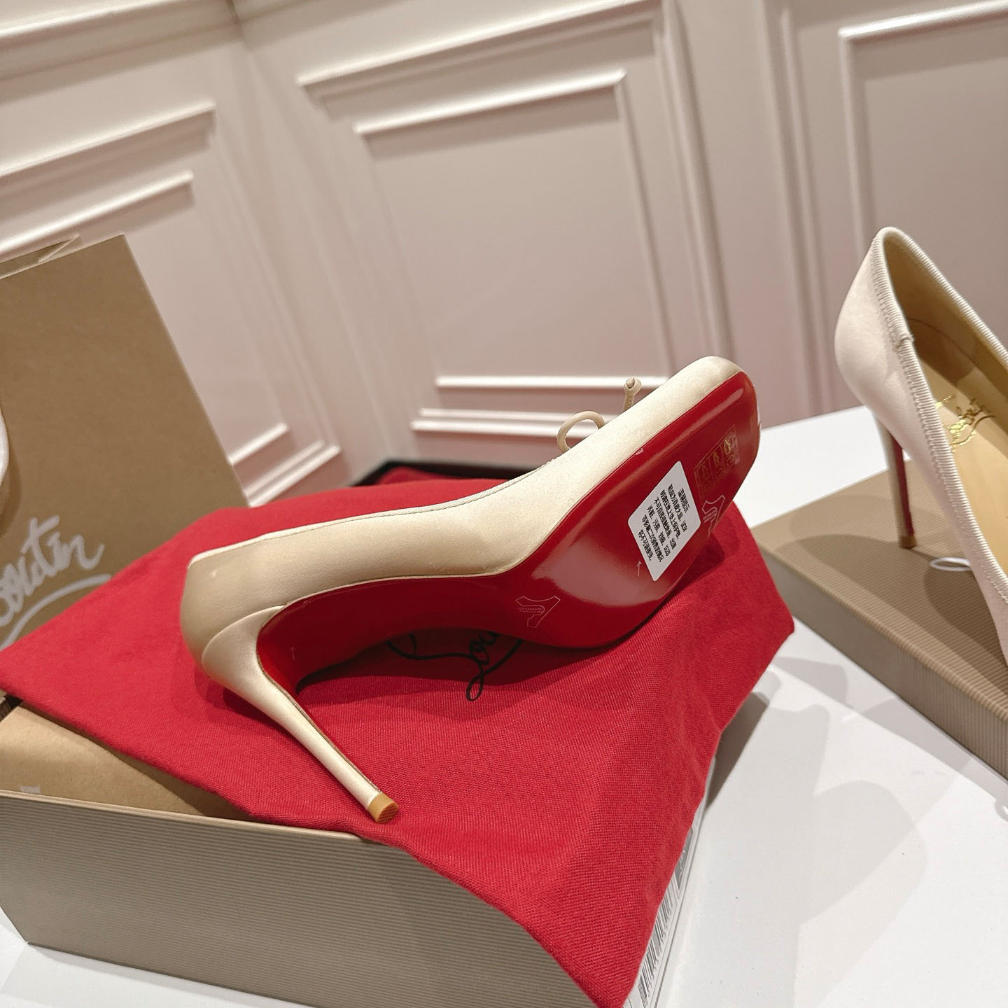 Christian Louboutin Cassia Nodo 100 mm Pumps  Crepe Satin - FashionPlug