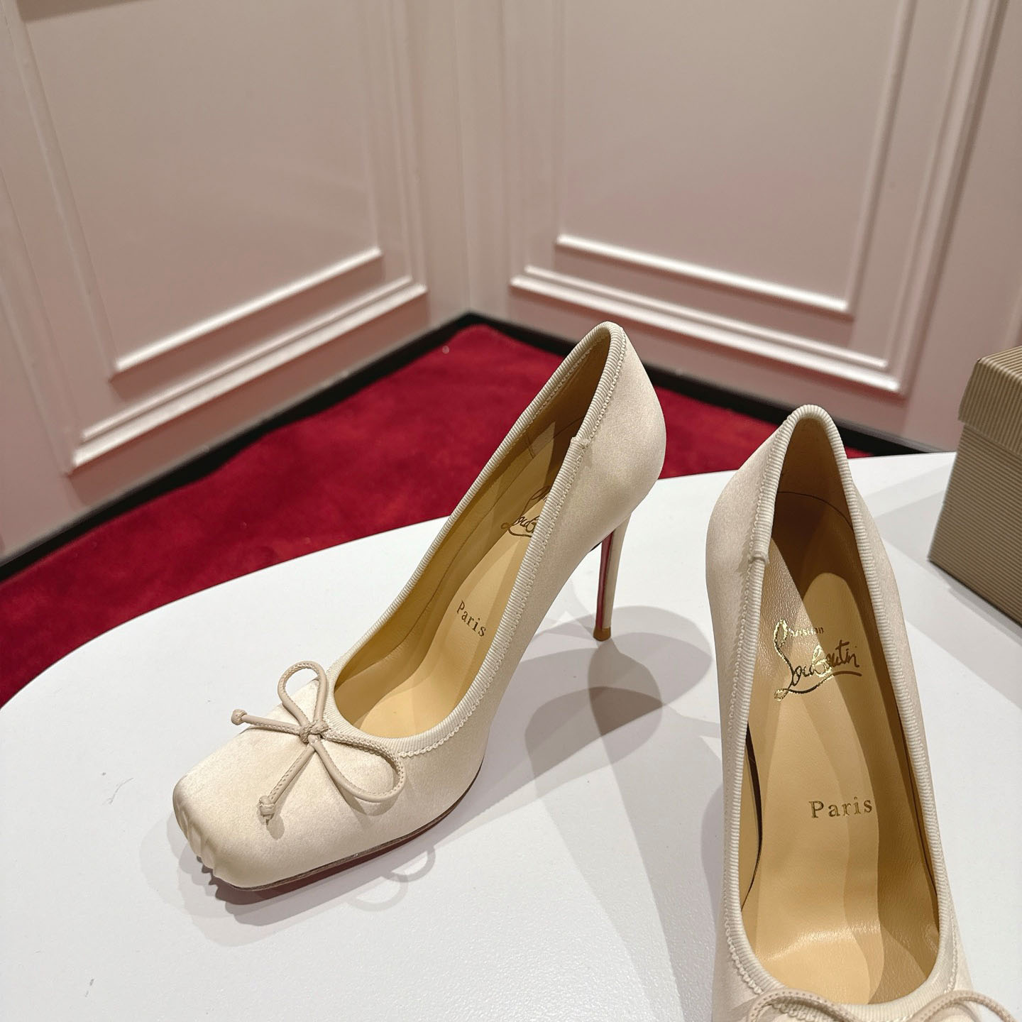 Christian Louboutin Cassia Nodo 100 mm Pumps  Crepe Satin - FashionPlug