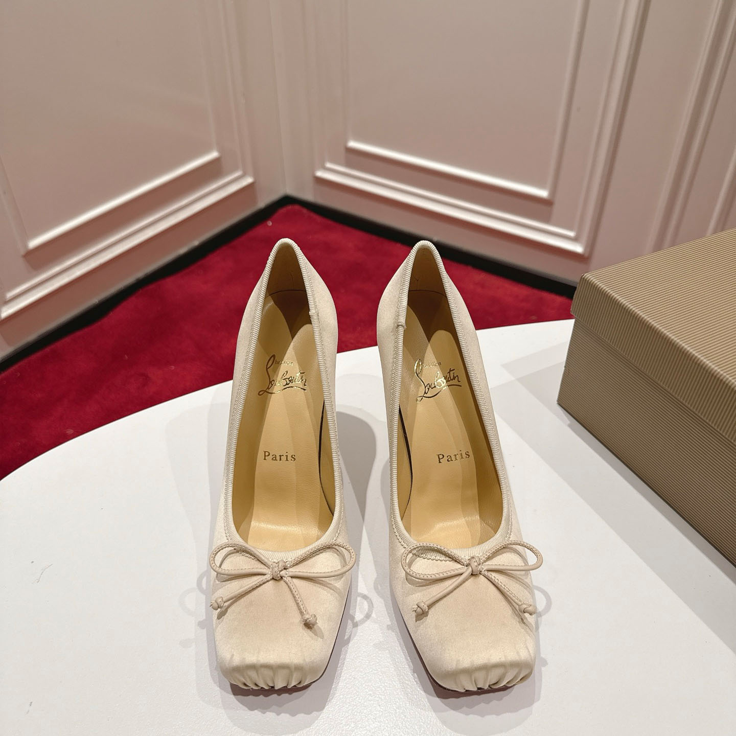 Christian Louboutin Cassia Nodo 100 mm Pumps  Crepe Satin - FashionPlug