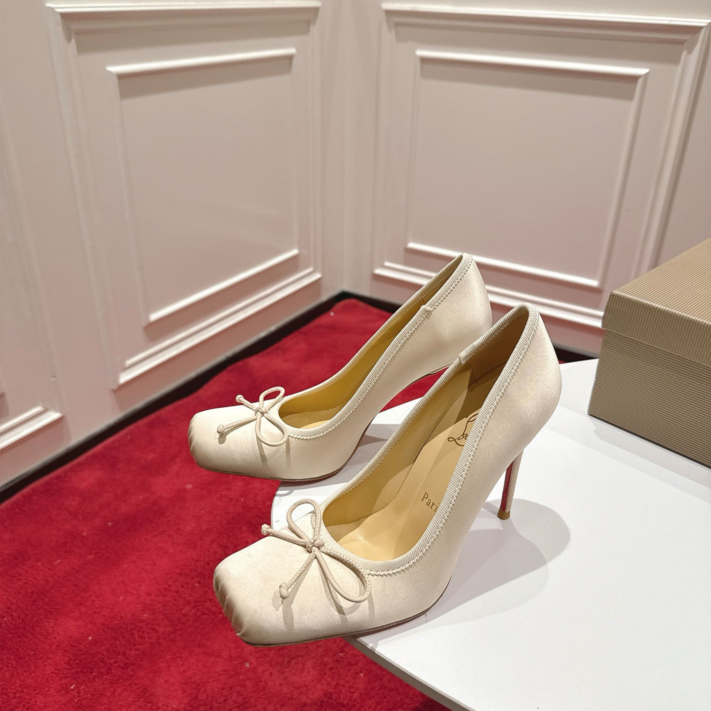 Christian Louboutin Cassia Nodo 100 mm Pumps  Crepe Satin - FashionPlug