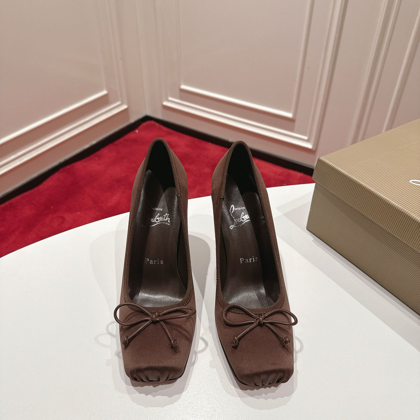 Christian Louboutin Cassia Nodo 100 mm Pumps  Crepe Satin - FashionPlug