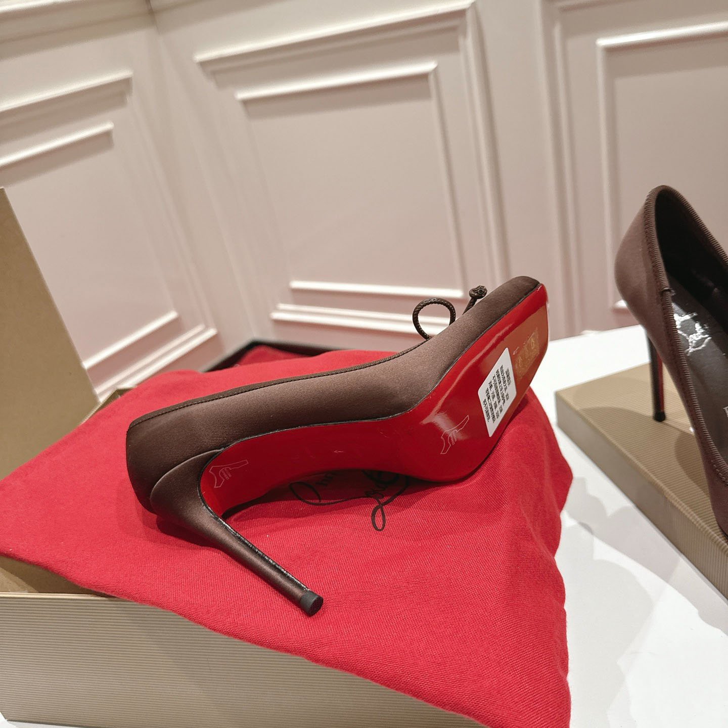 Christian Louboutin Cassia Nodo 100 mm Pumps  Crepe Satin - FashionPlug