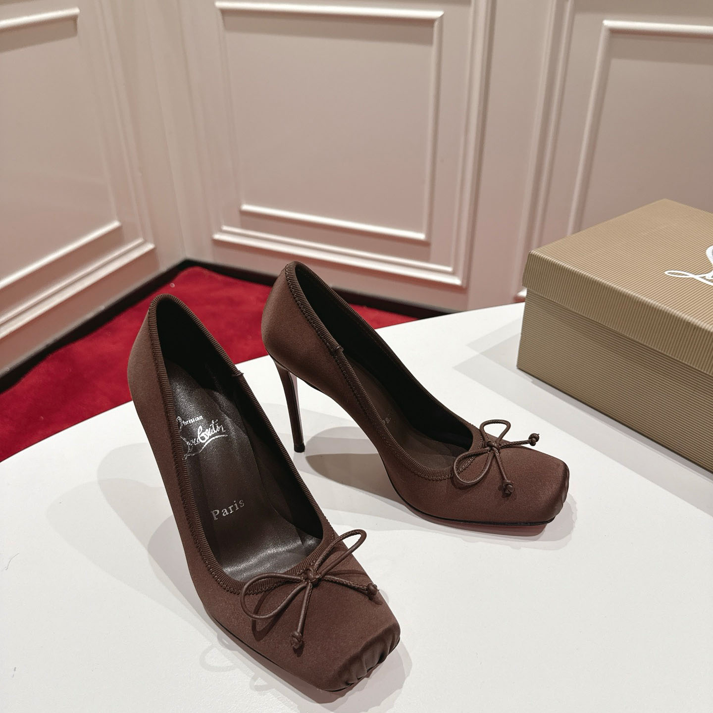 Christian Louboutin Cassia Nodo 100 mm Pumps  Crepe Satin - FashionPlug