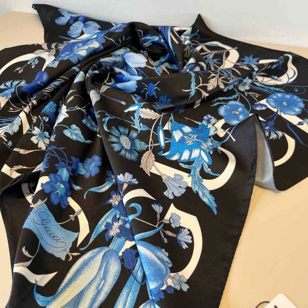 Gucci Floral Print Silk Carré Silk - FashionPlug