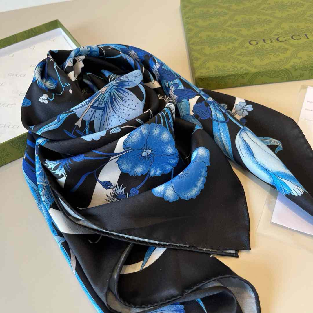 Gucci Floral Print Silk Carré Silk - FashionPlug