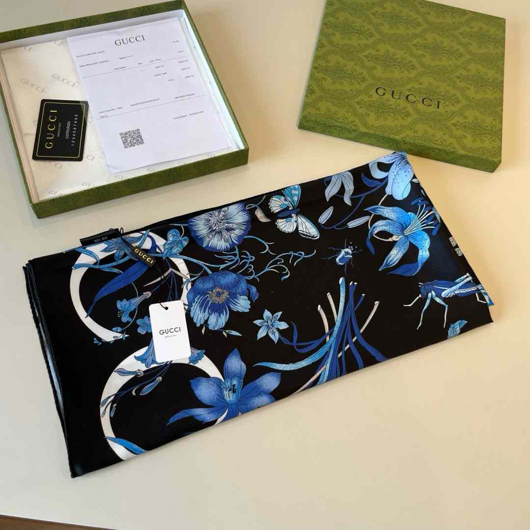 Gucci Floral Print Silk Carré Silk - FashionPlug