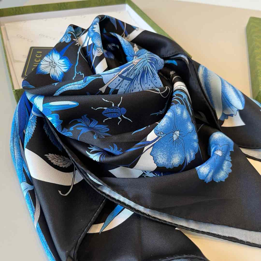 Gucci Floral Print Silk Carré Silk - FashionPlug