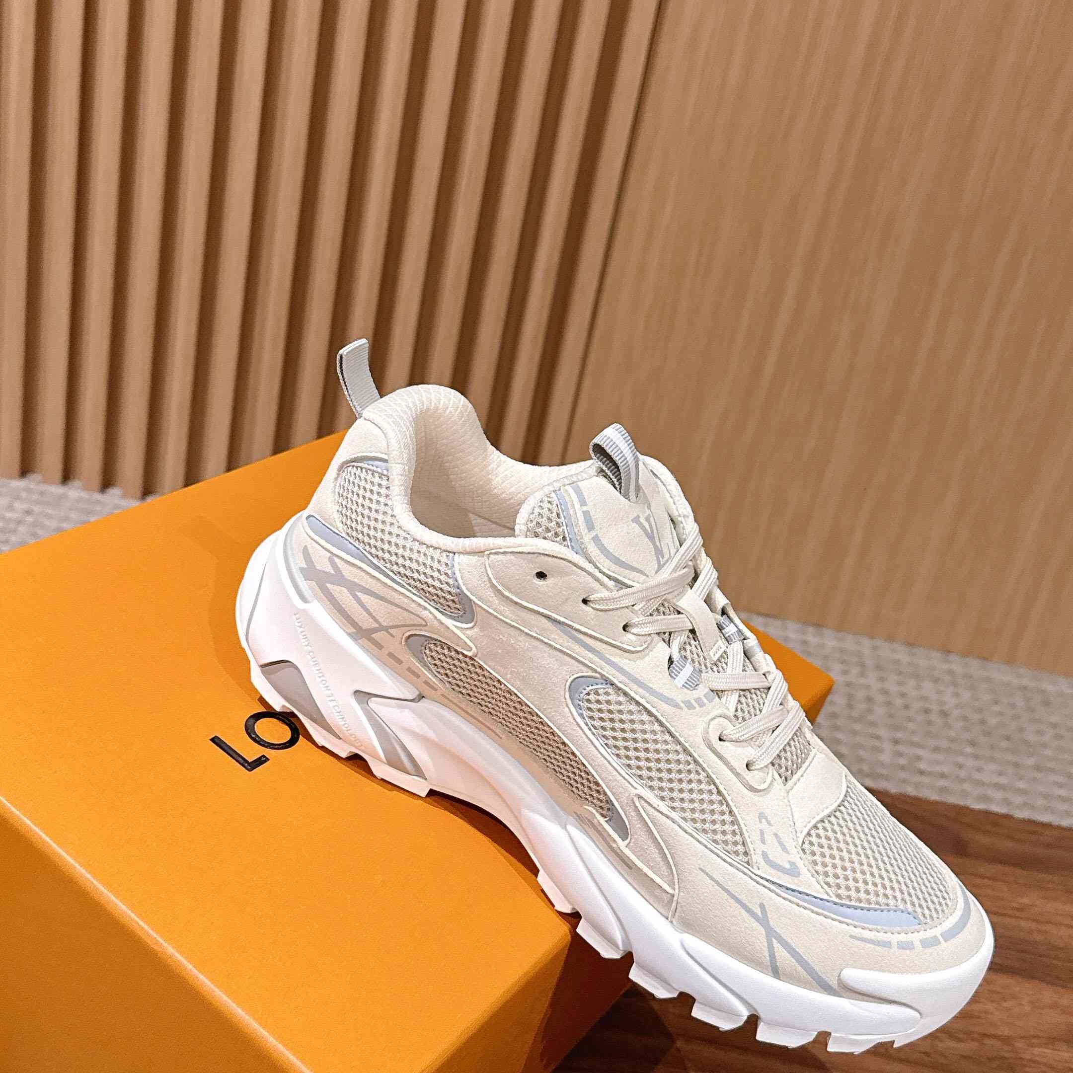 Louis Vuitton LV Tatic Runner Sneaker 1AKC33 - FashionPlug