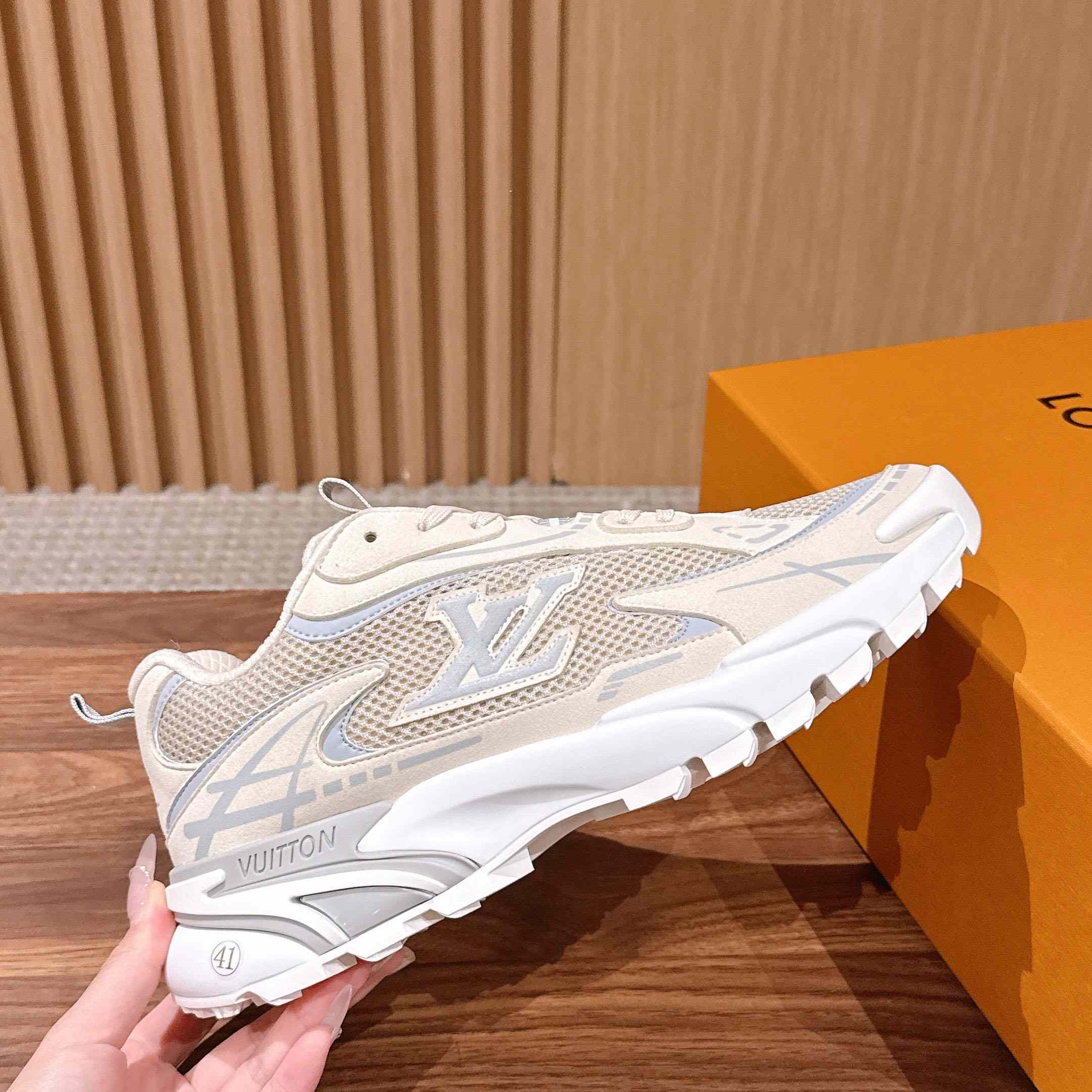 Louis Vuitton LV Tatic Runner Sneaker 1AKC33 - FashionPlug