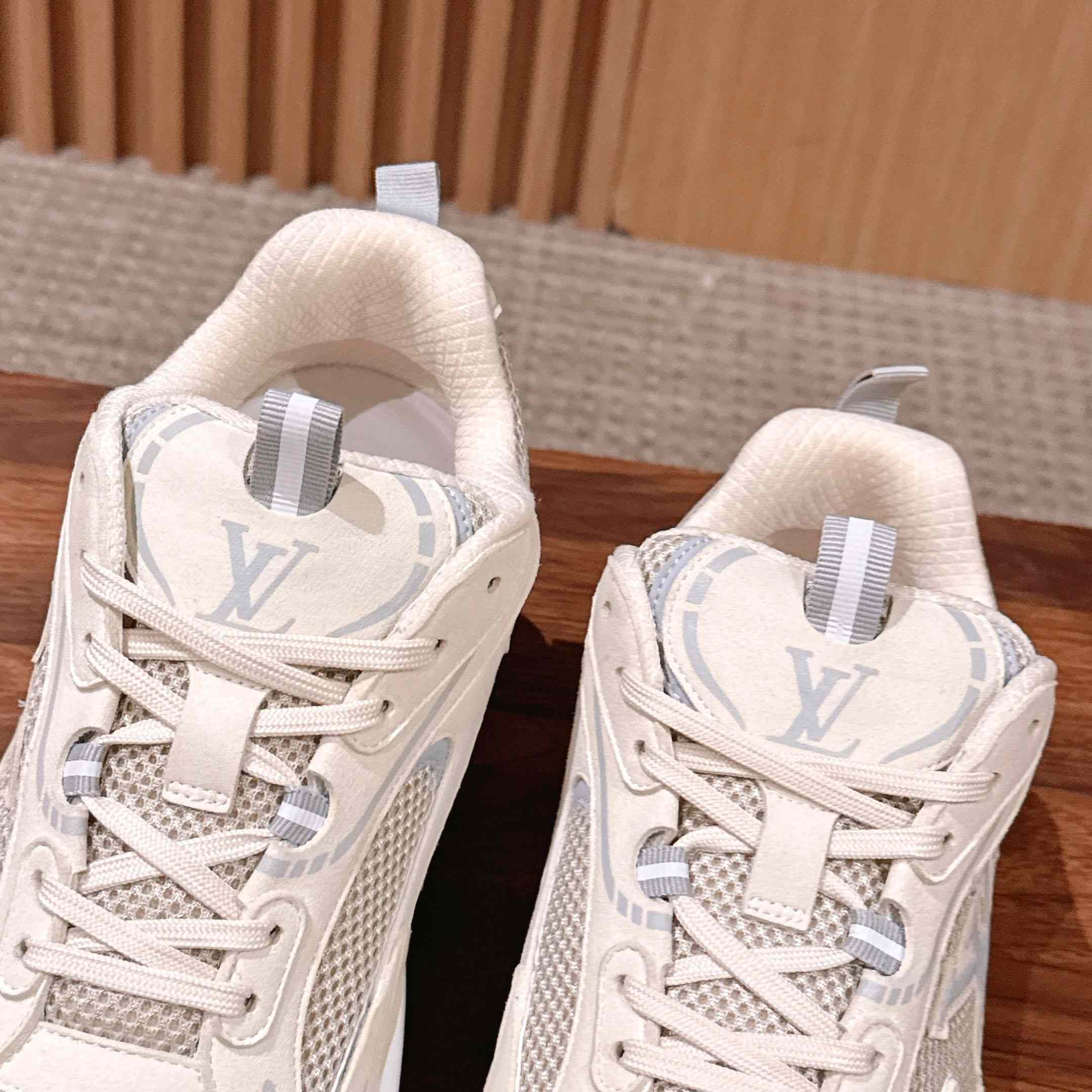 Louis Vuitton LV Tatic Runner Sneaker 1AKC33 - FashionPlug