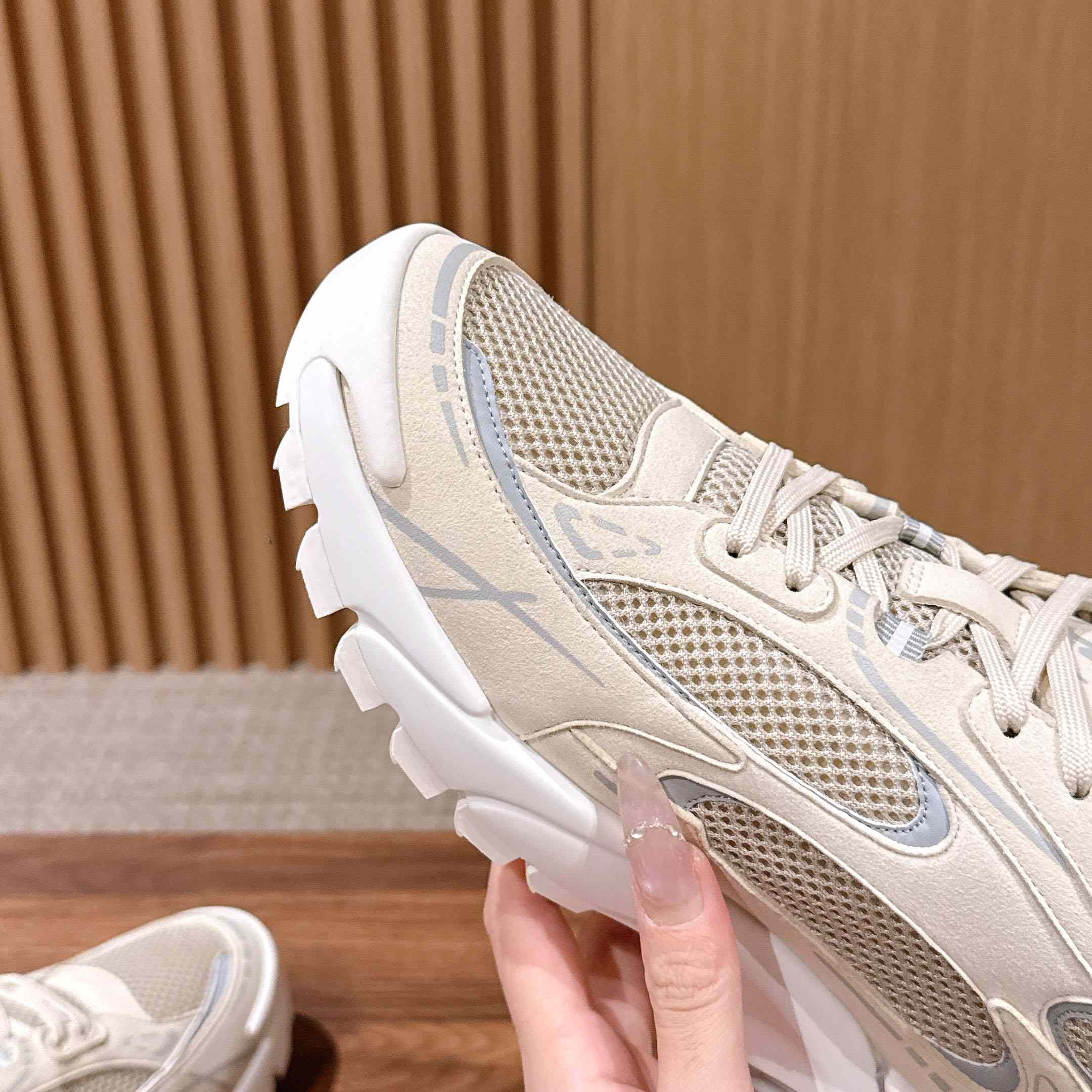Louis Vuitton LV Tatic Runner Sneaker 1AKC33 - FashionPlug