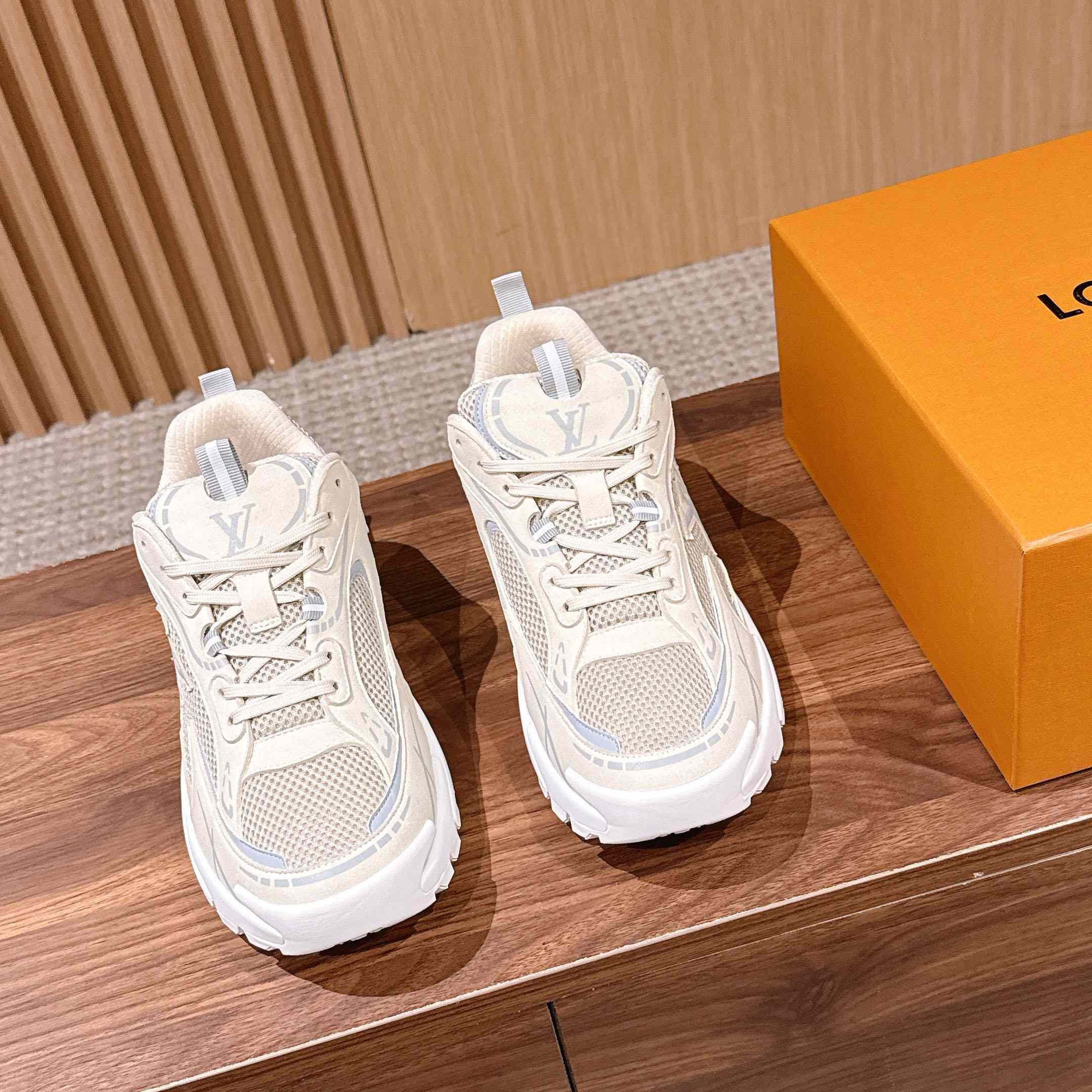 Louis Vuitton LV Tatic Runner Sneaker 1AKC33 - FashionPlug