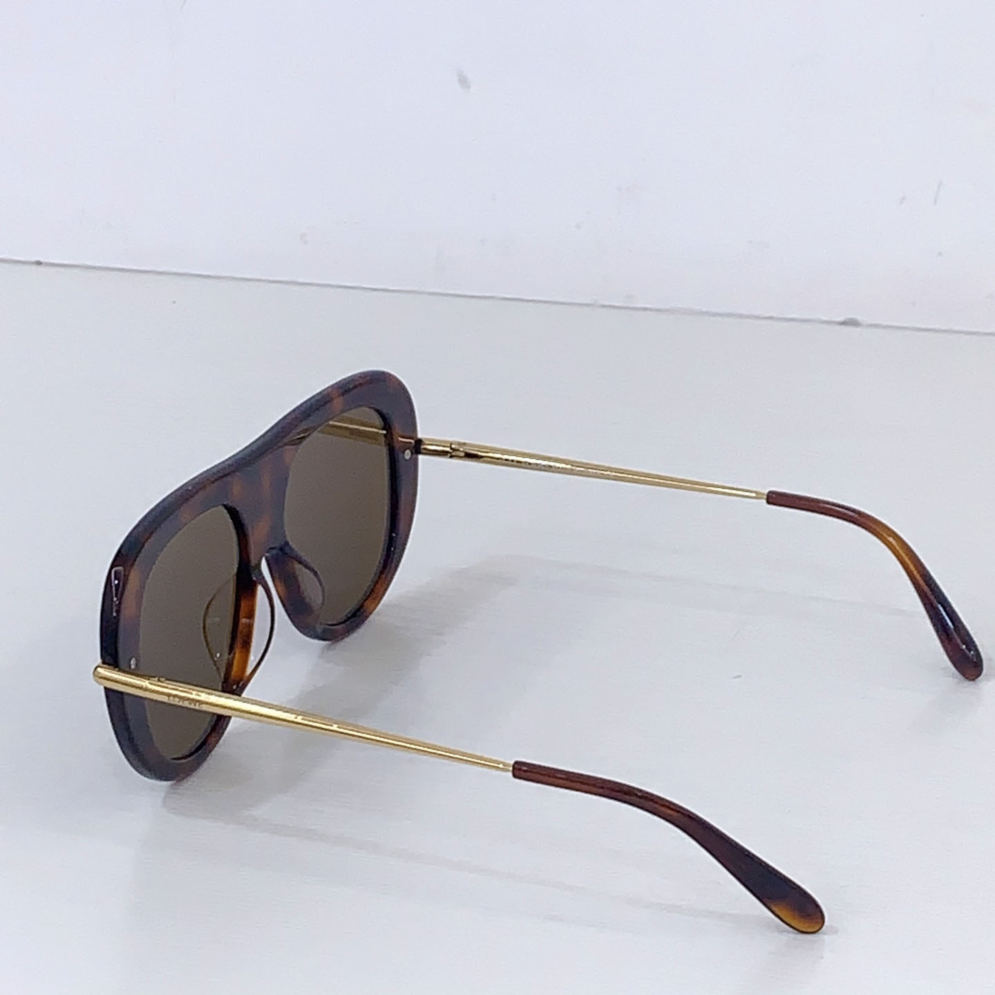 Loewe LW40186I Sunglasses  - FashionPlug