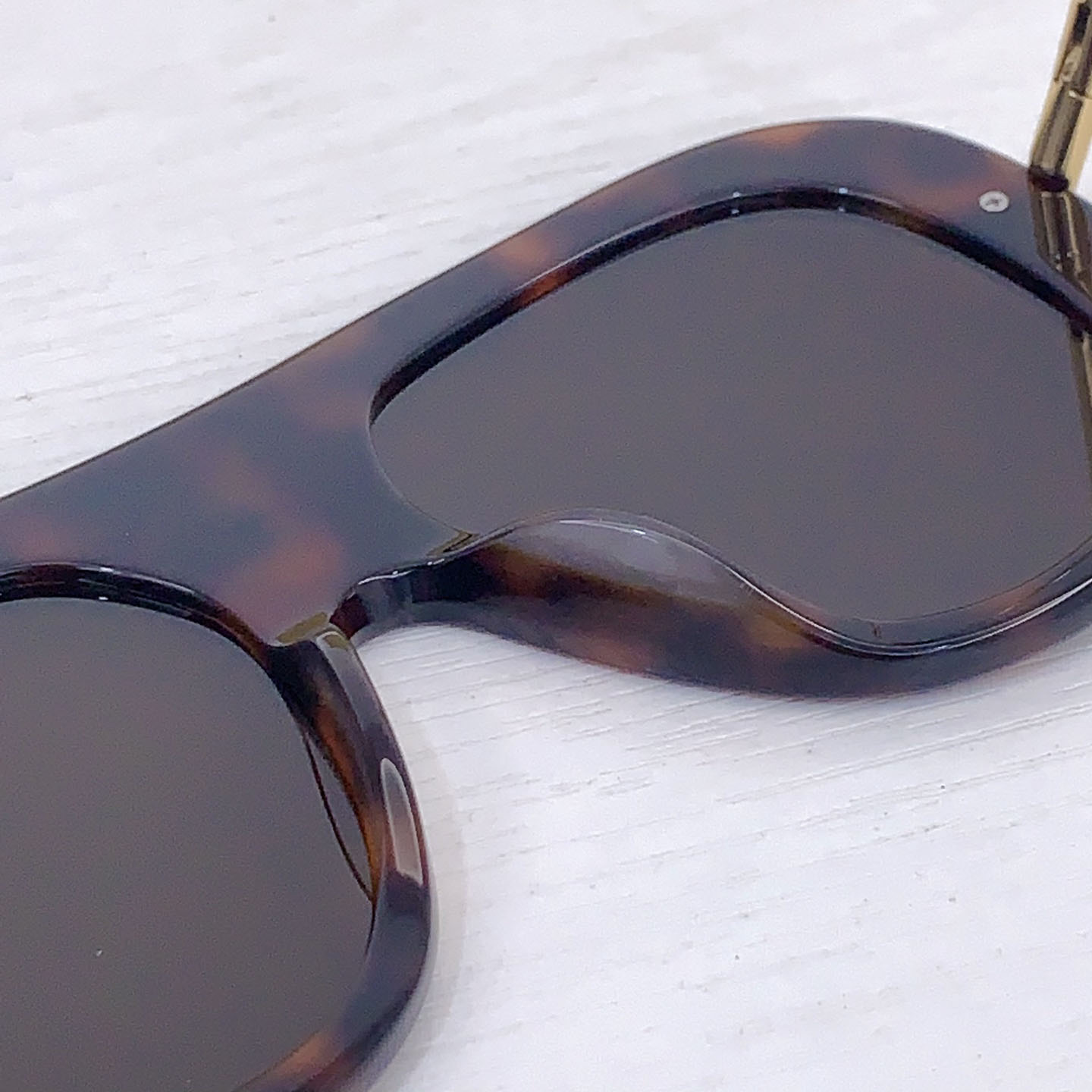 Loewe LW40186I Sunglasses  - FashionPlug