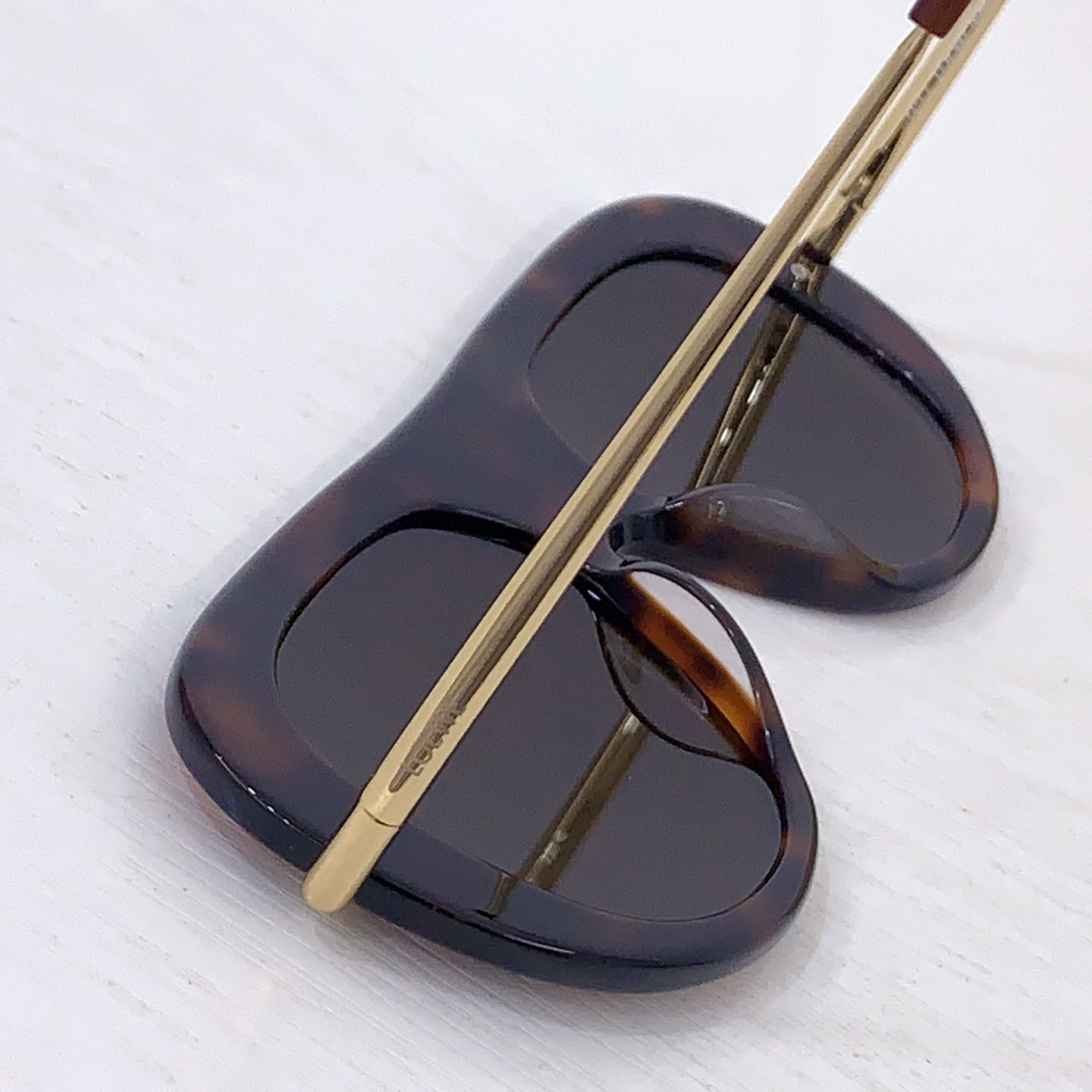 Loewe LW40186I Sunglasses  - FashionPlug