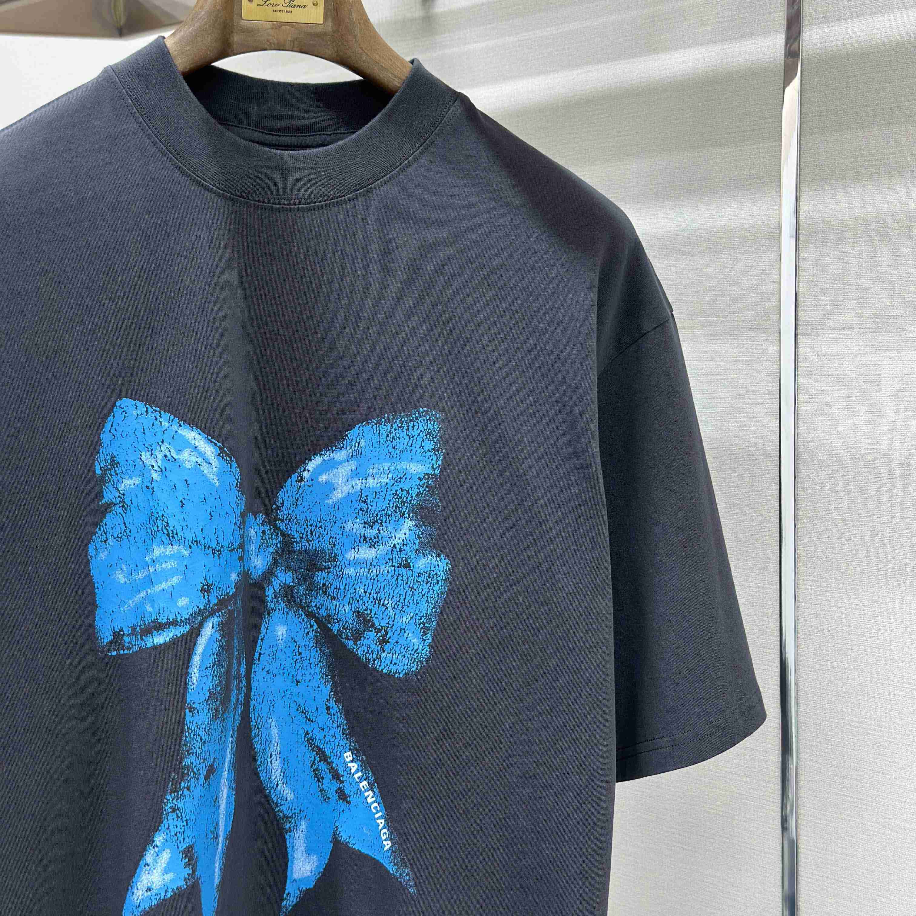 Balenciaga Bow Oversized t-shirt - FashionPlug