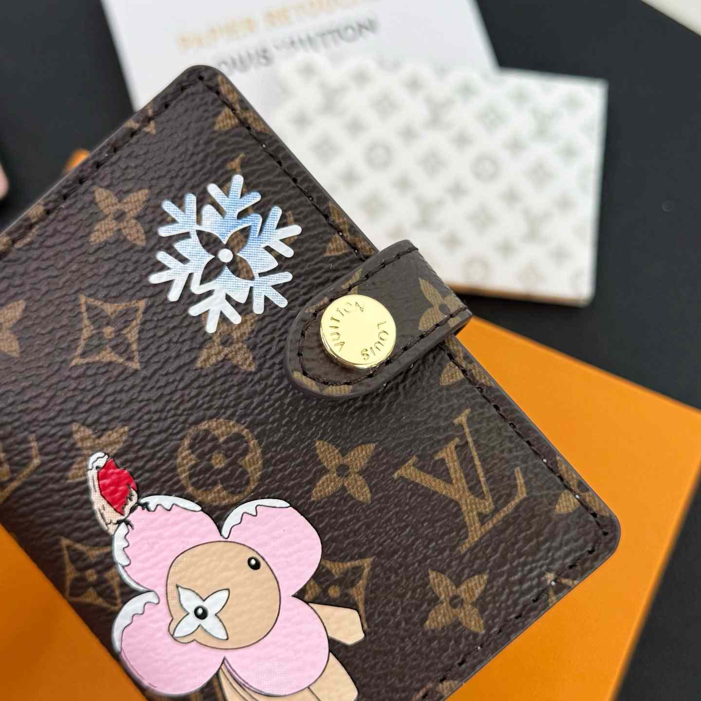 Louis Vuitton Mattifying Paper Case - FashionPlug