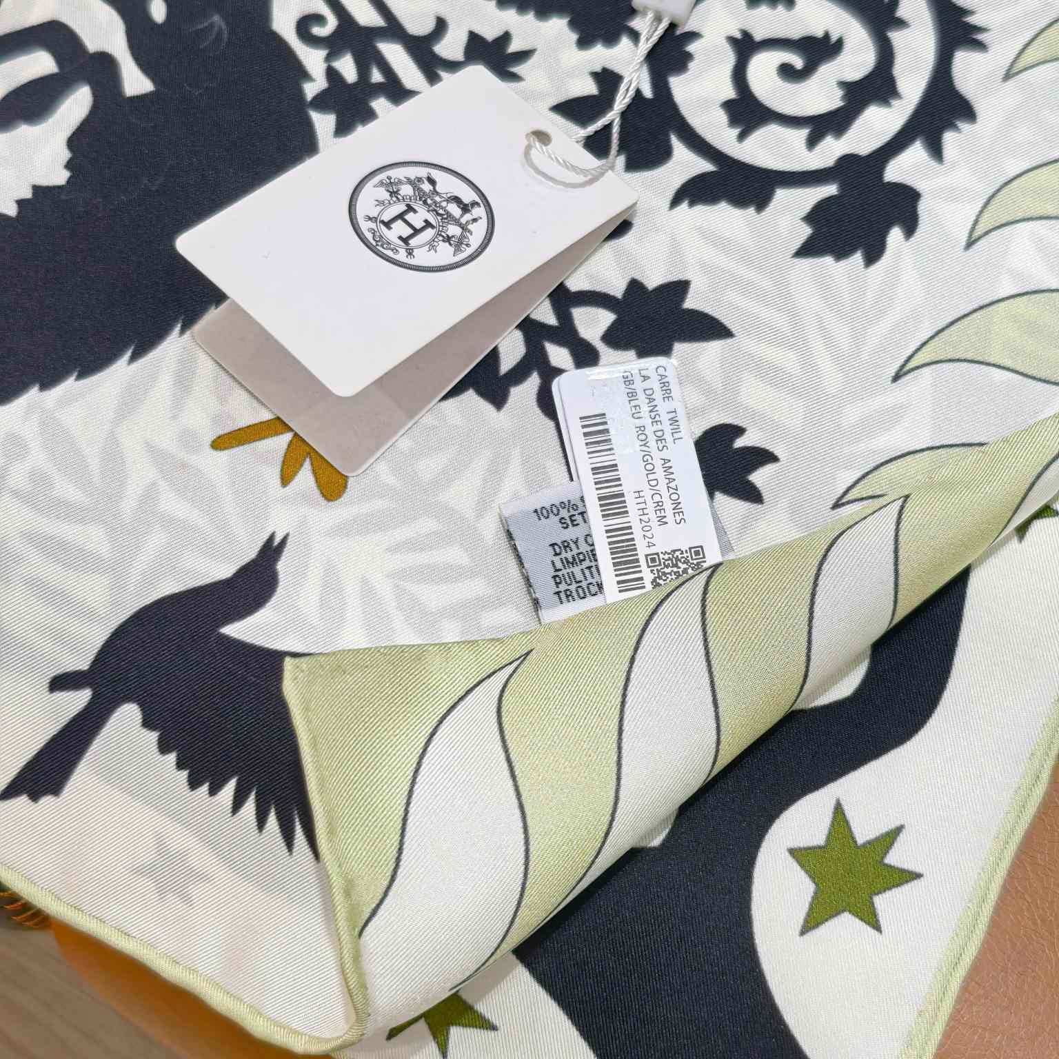 Hermes Sous le Charme D'Orphee Detail Scarf  - FashionPlug