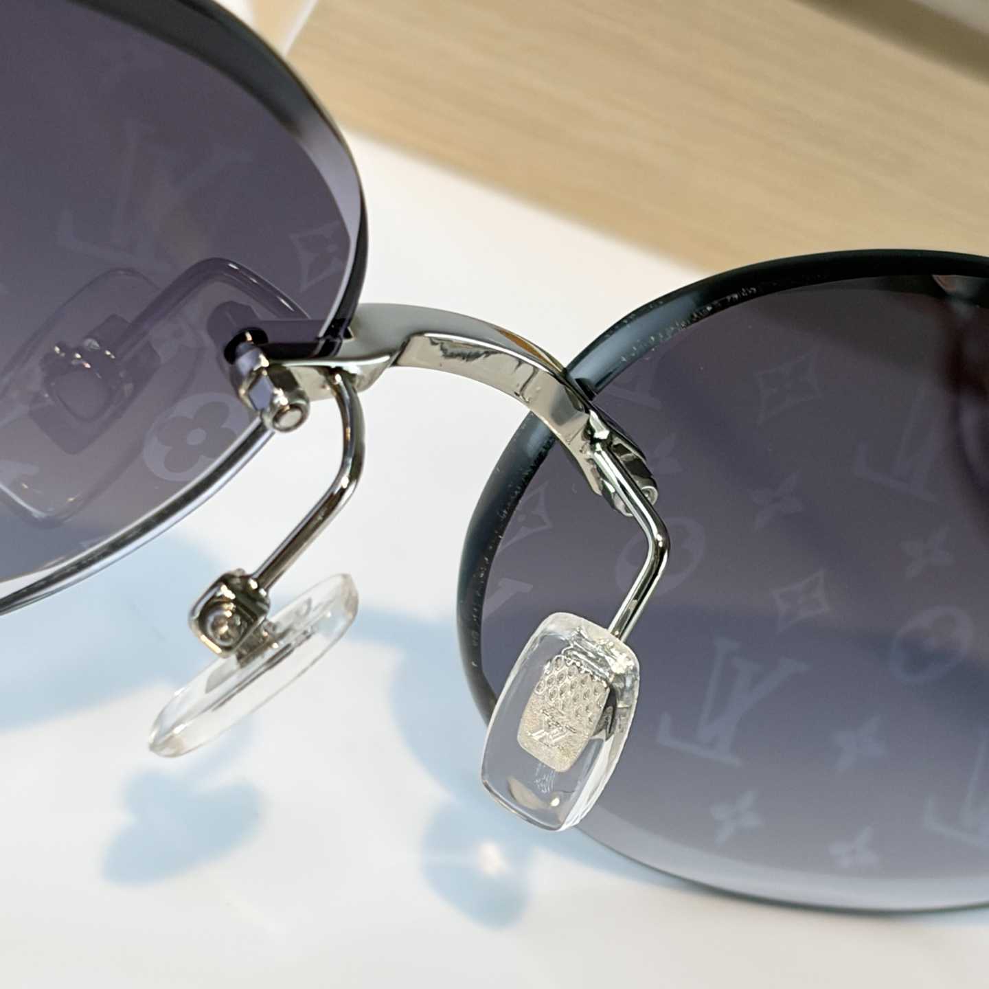 Louis Vuitton Z3166U Sunglasses    - FashionPlug