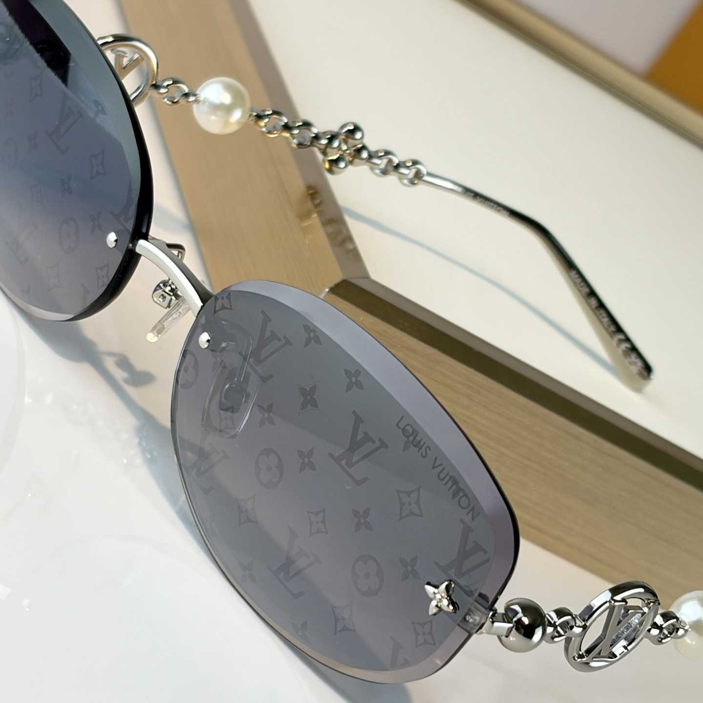 Louis Vuitton Z3166U Sunglasses    - FashionPlug