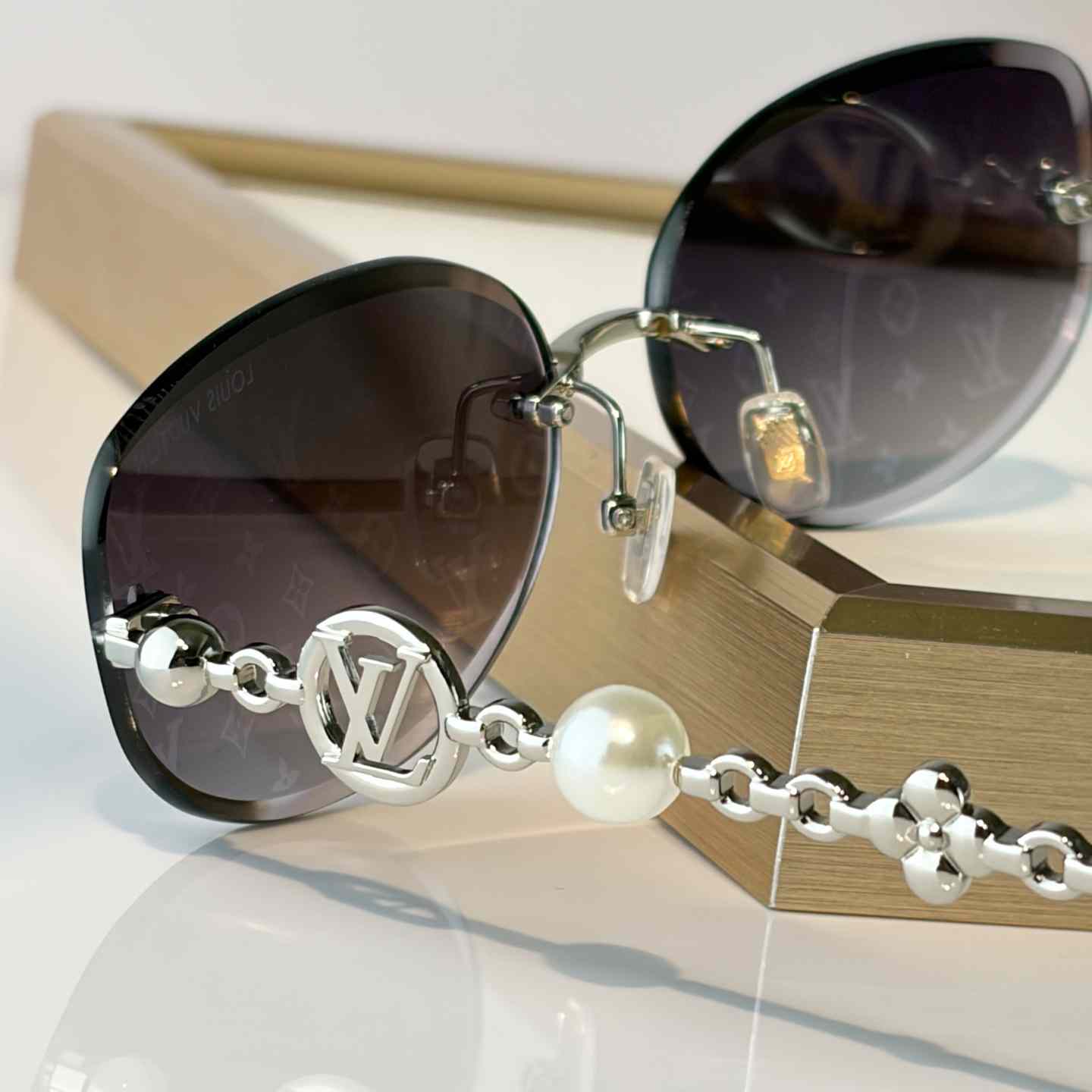 Louis Vuitton Z3166U Sunglasses    - FashionPlug