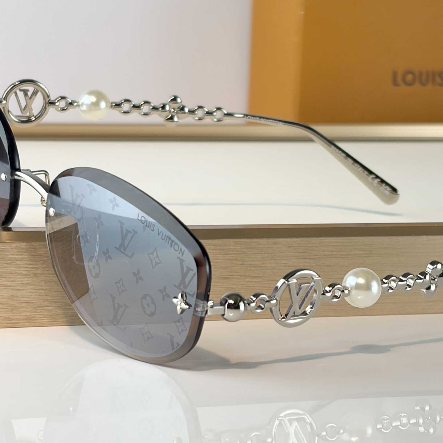 Louis Vuitton Z3166U Sunglasses    - FashionPlug