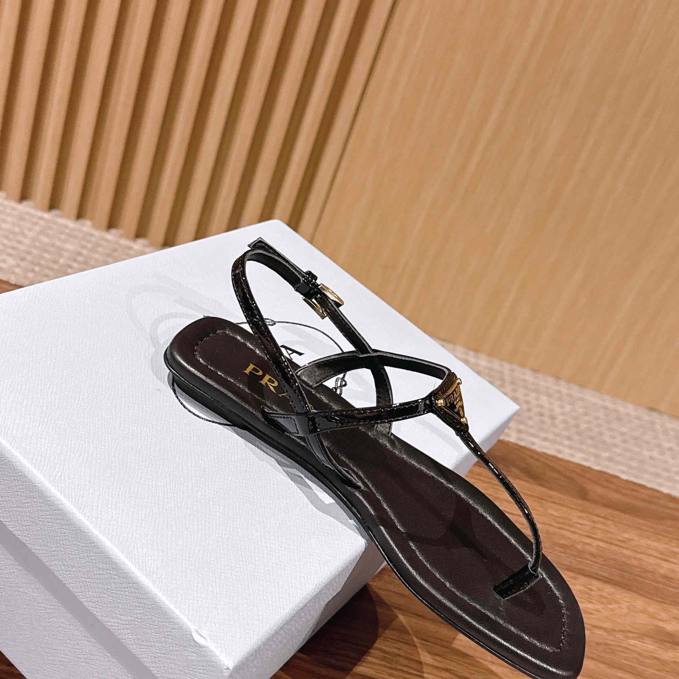 Prada Patent Leather Thong Sandals - FashionPlug