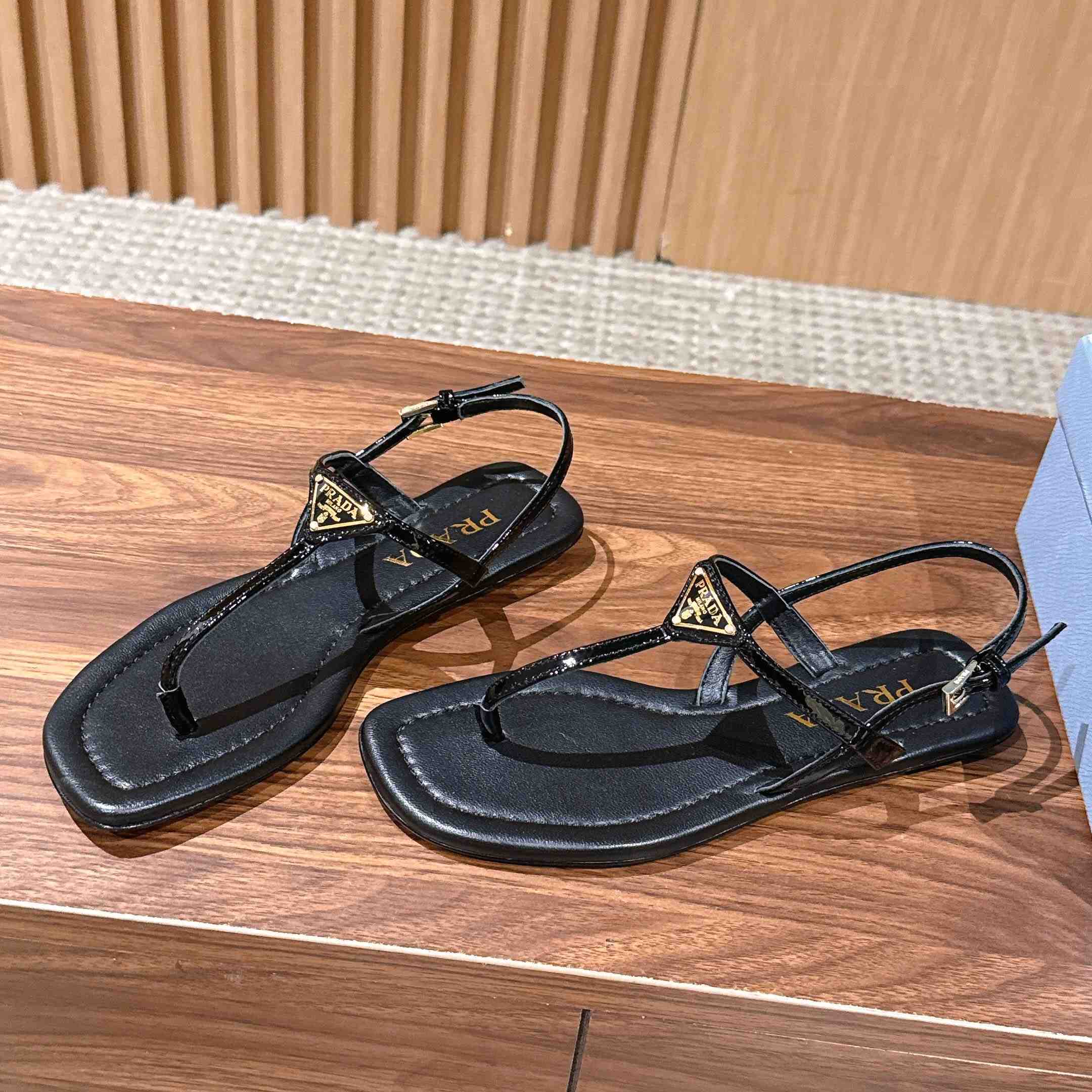 Prada Patent Leather Thong Sandals - FashionPlug